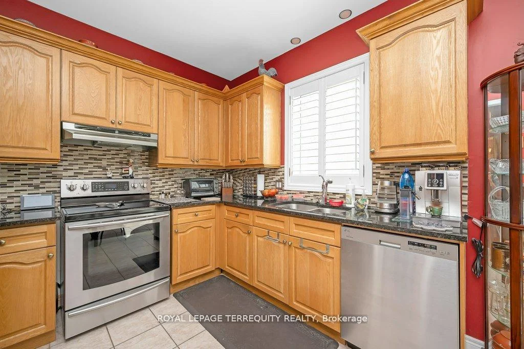Photo 19 of 15 Armour Crescent, Hamilton, Meadowlands — HOMEH