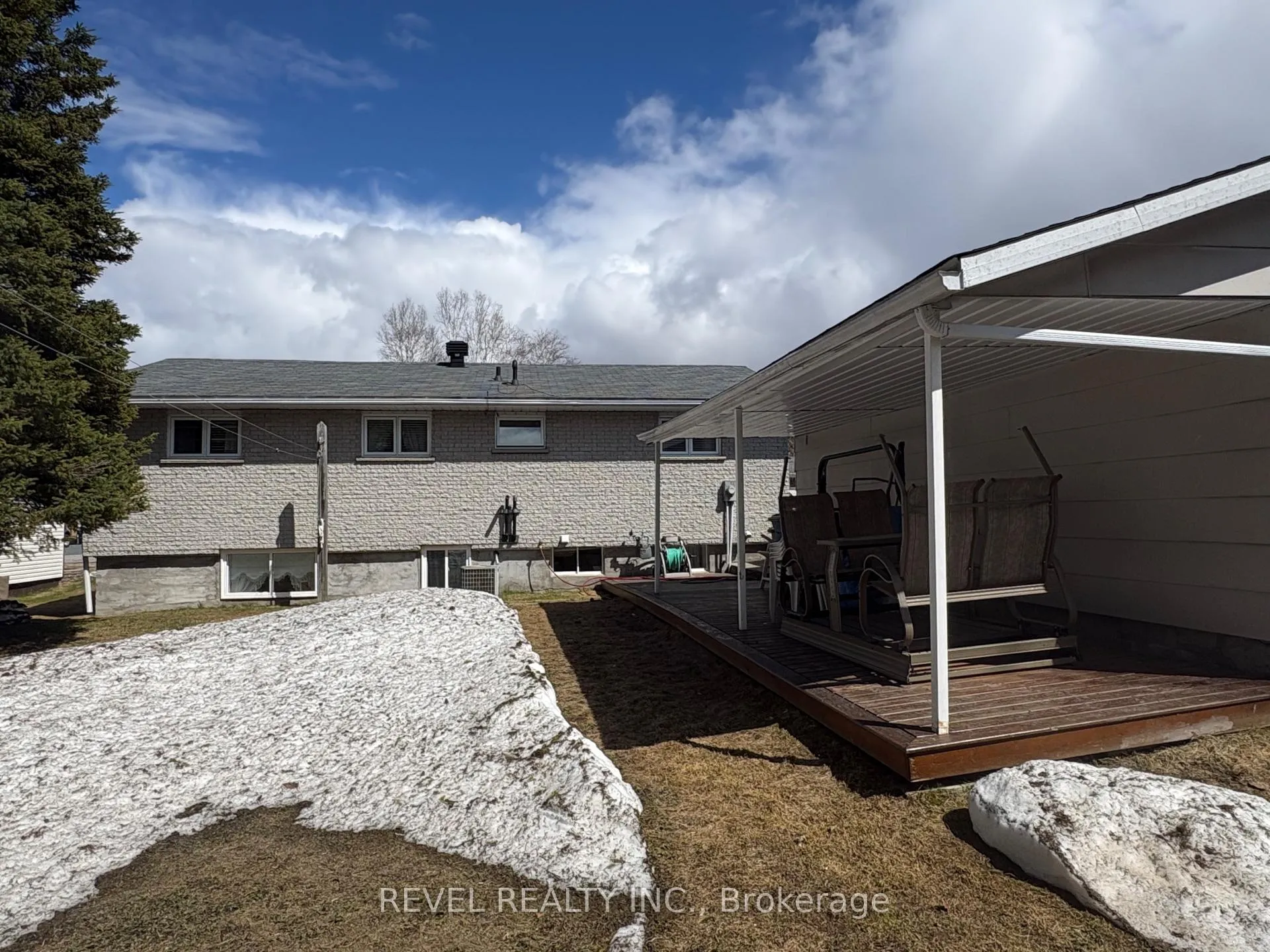 Photo 6 of 363 Thirteenth Avenue, Cochrane — HOMEH