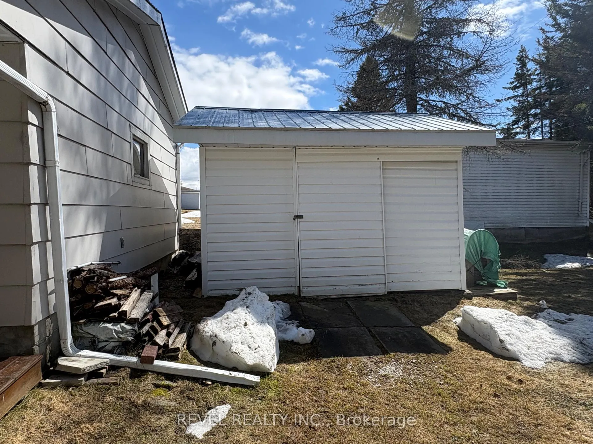 Photo 7 of 363 Thirteenth Avenue, Cochrane — HOMEH
