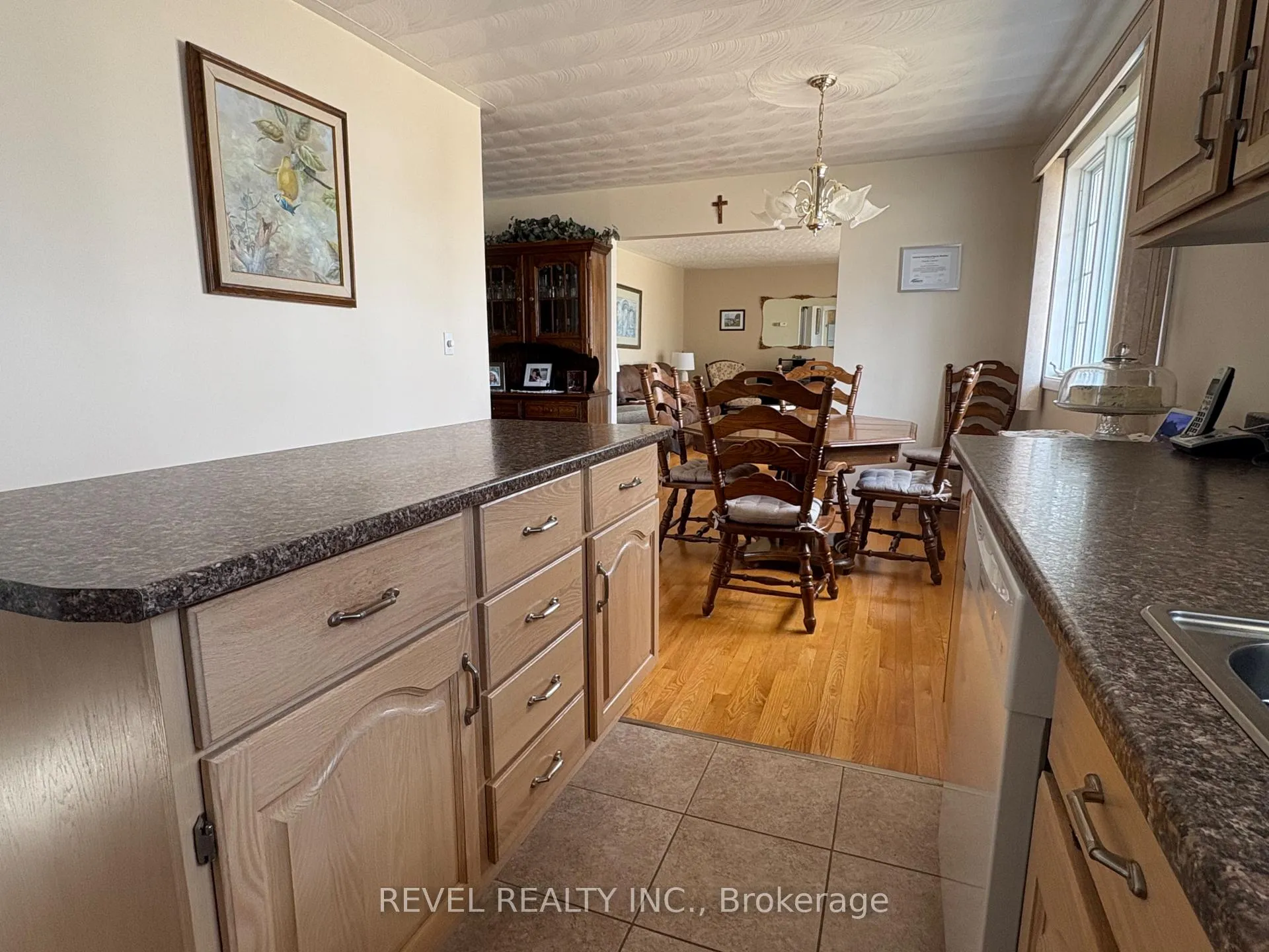 Photo 10 of 363 Thirteenth Avenue, Cochrane — HOMEH