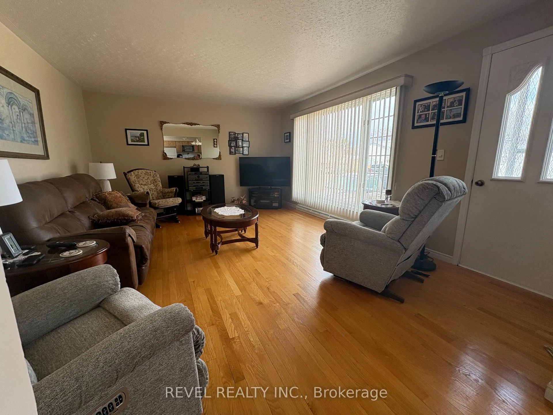 Photo 14 of 363 Thirteenth Avenue, Cochrane — HOMEH