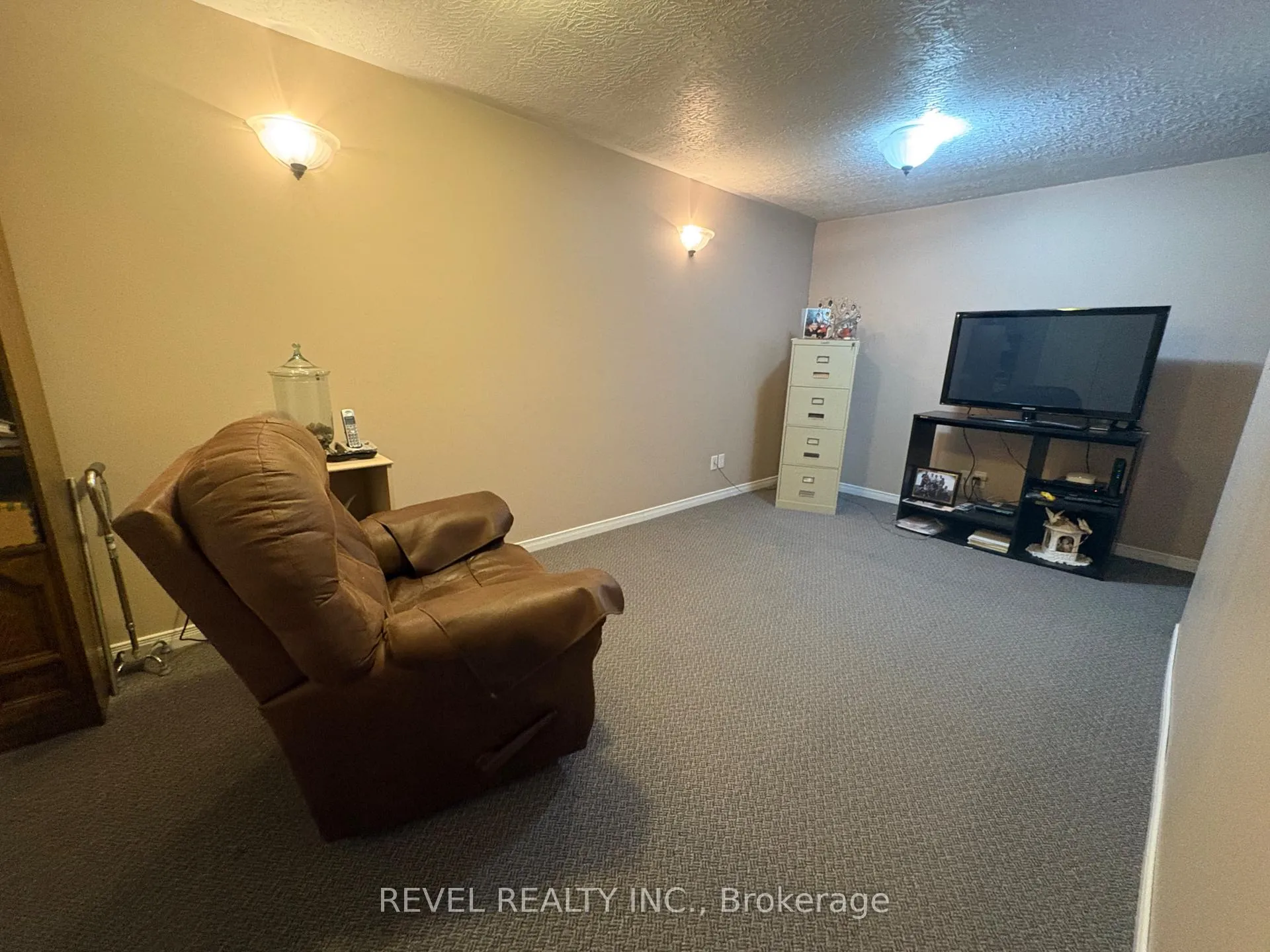 Photo 24 of 363 Thirteenth Avenue, Cochrane — HOMEH
