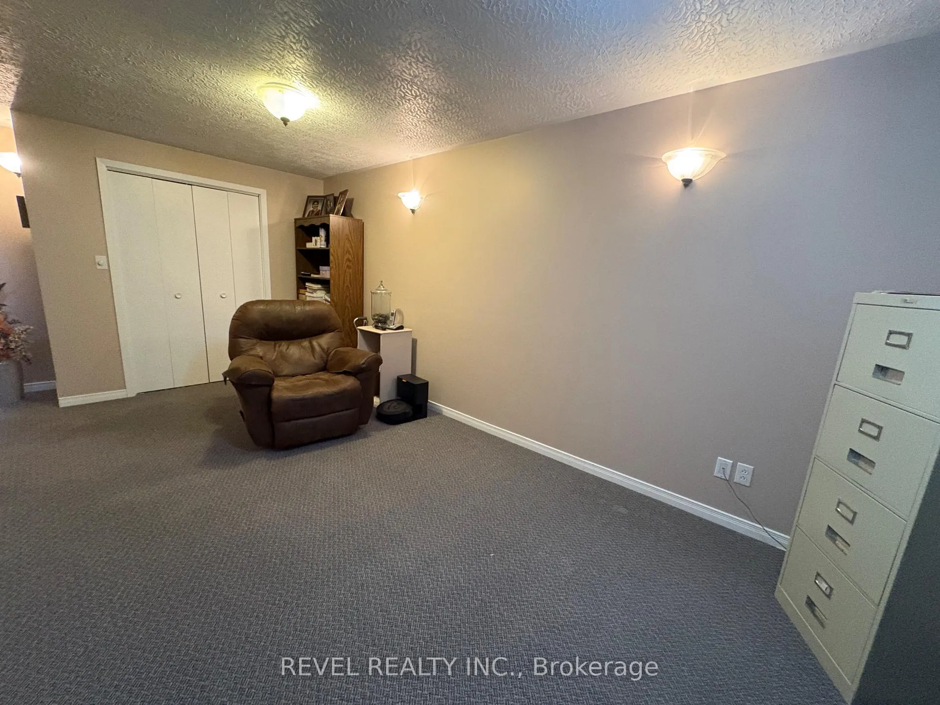 Photo 25 of 363 Thirteenth Avenue, Cochrane — HOMEH