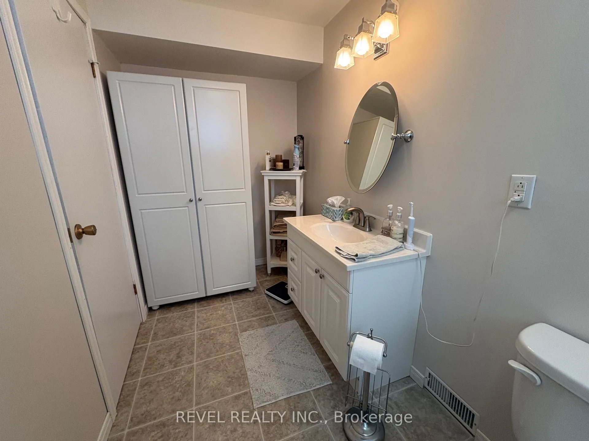 Photo 28 of 363 Thirteenth Avenue, Cochrane — HOMEH
