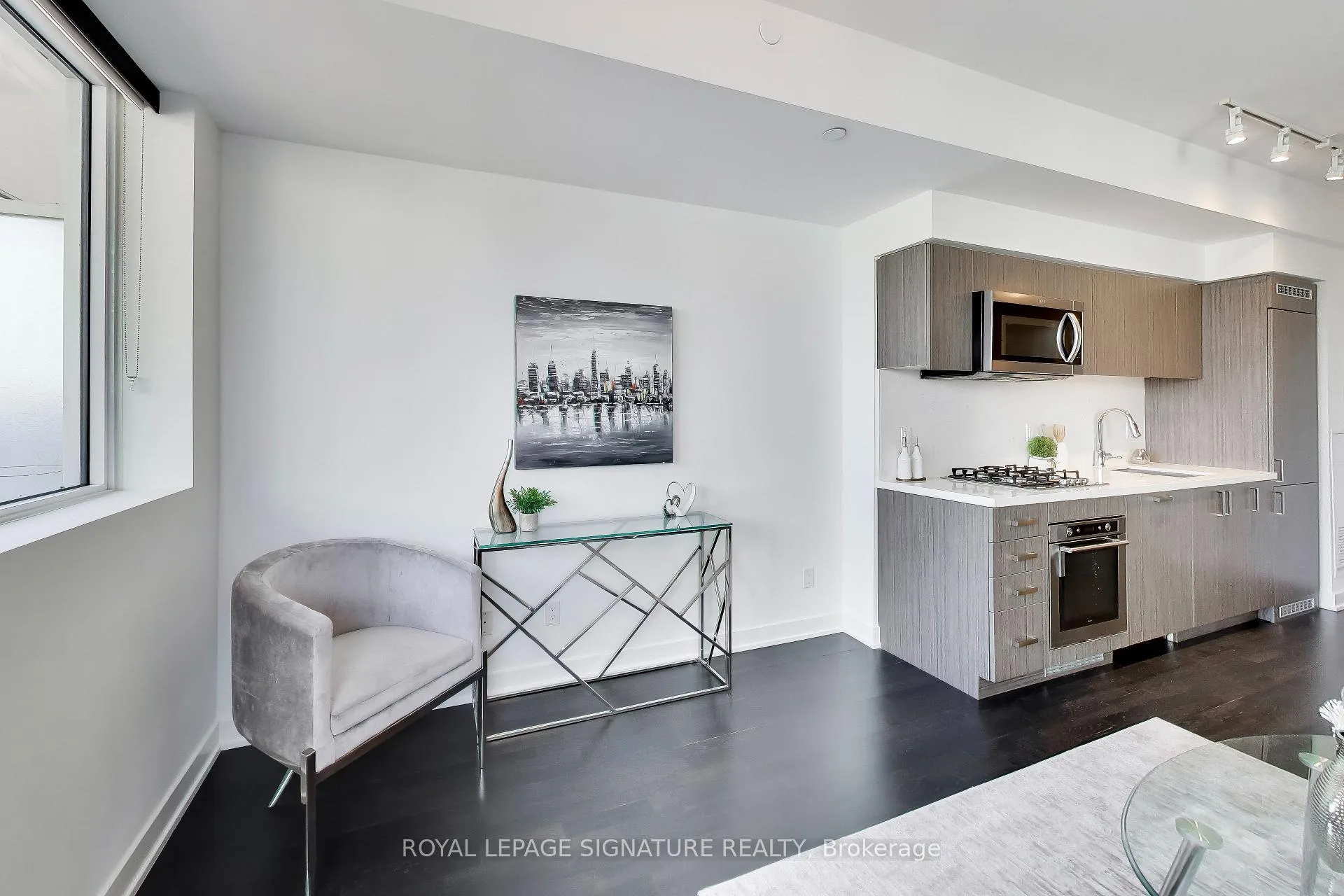 Photo 6 of Unit 501, 501 St Clair Avenue W, Toronto, Casa Loma — HOMEH