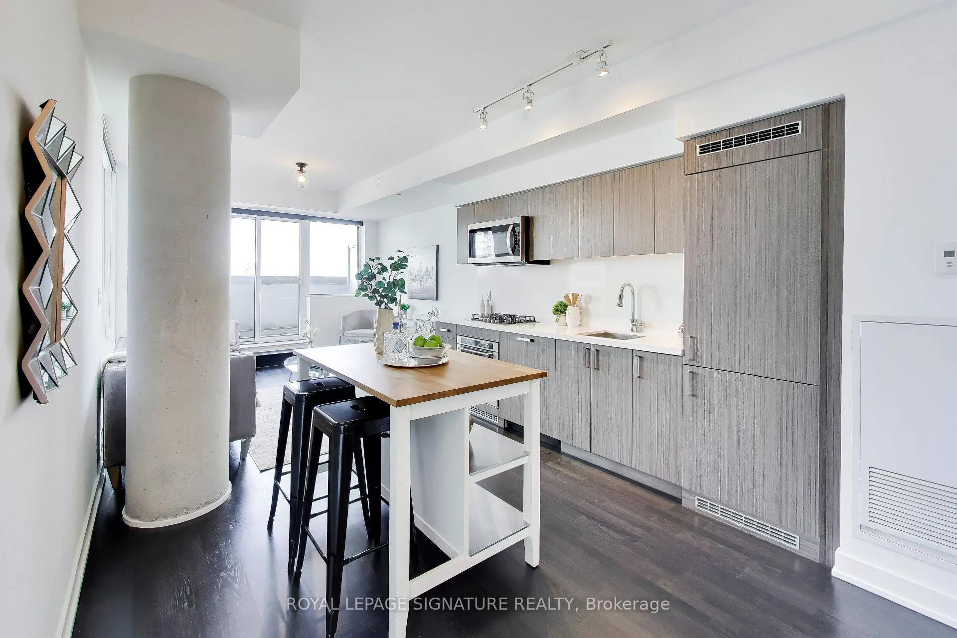 Photo 7 of Unit 501, 501 St Clair Avenue W, Toronto, Casa Loma — HOMEH