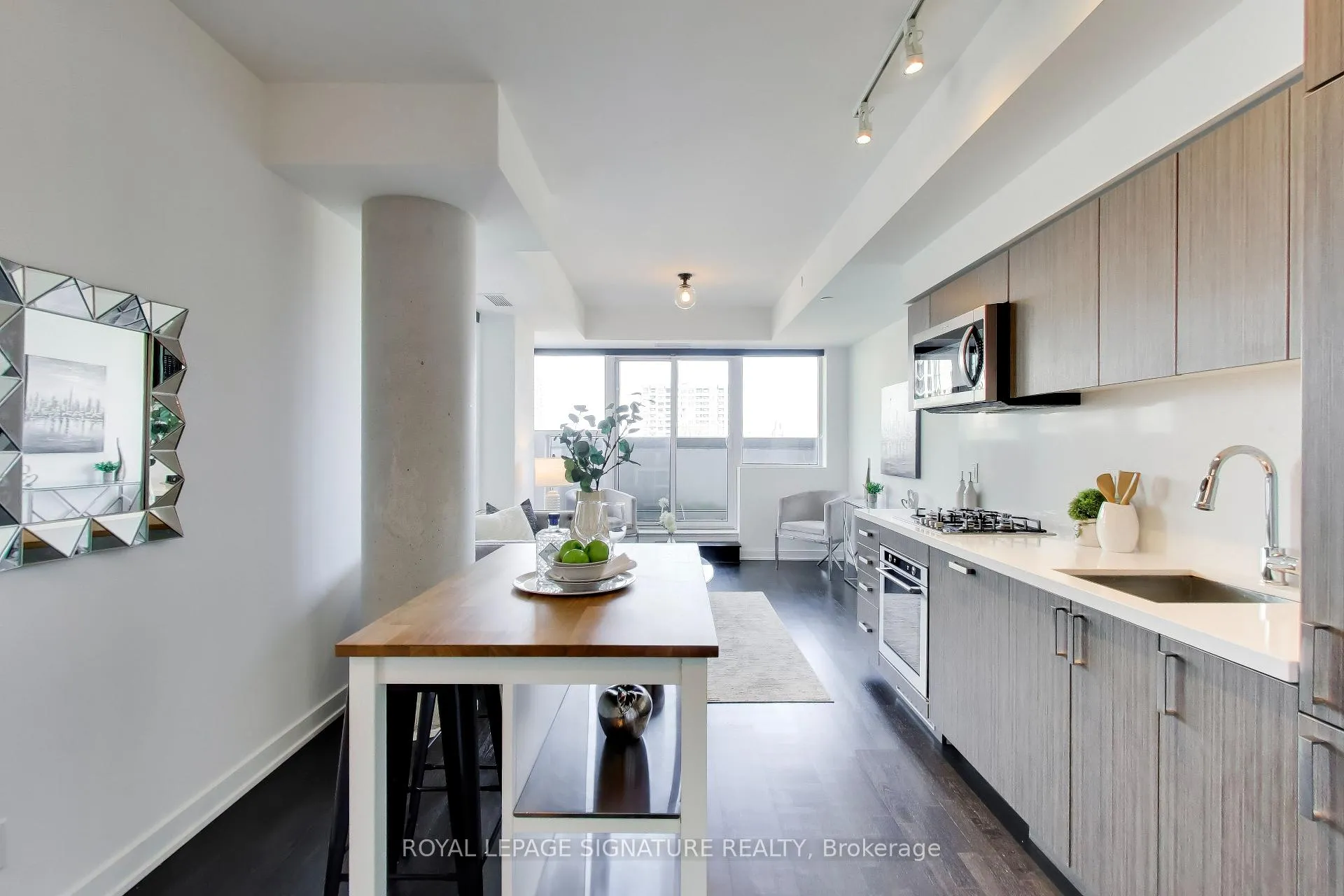 Photo 8 of Unit 501, 501 St Clair Avenue W, Toronto, Casa Loma — HOMEH