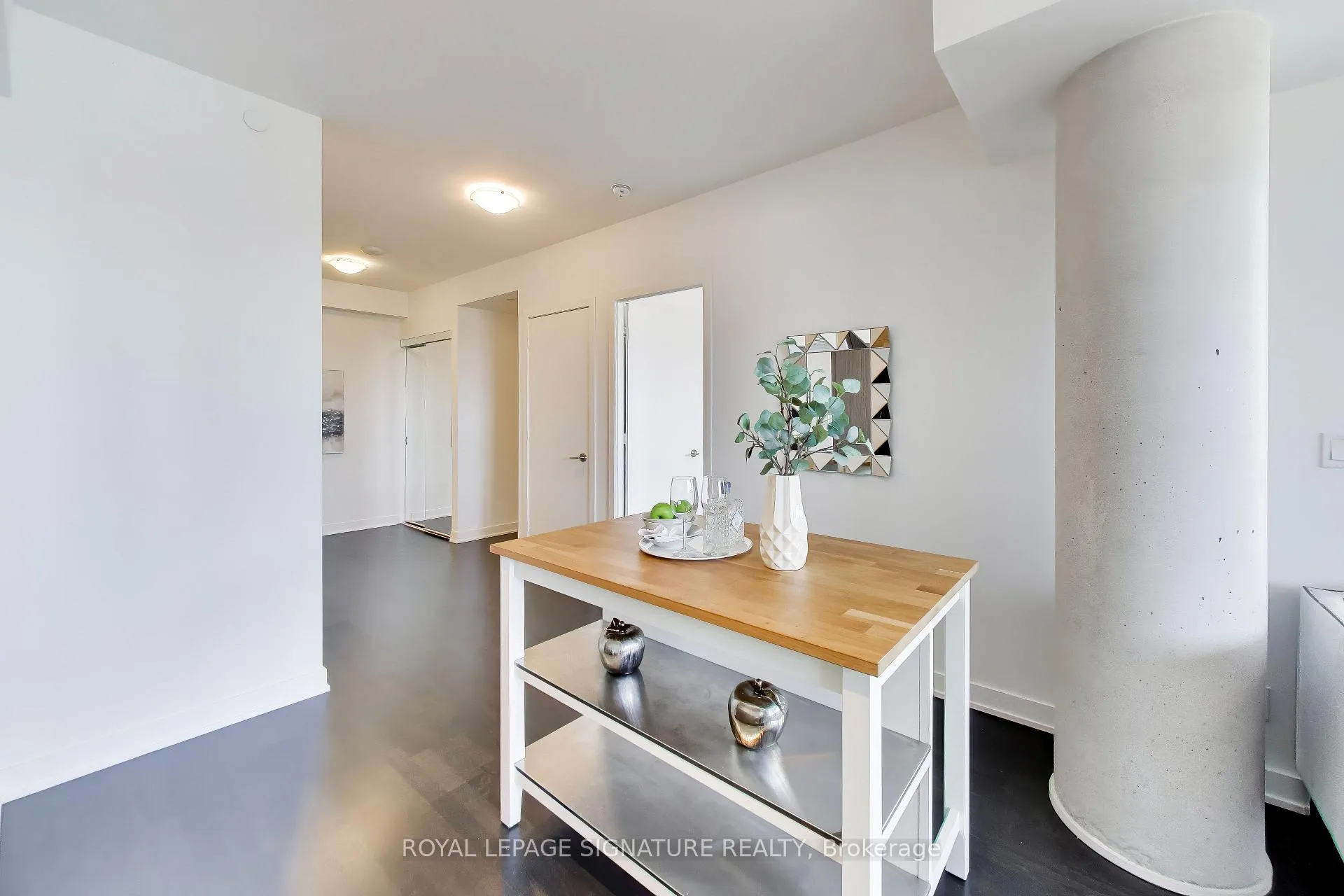 Photo 10 of Unit 501, 501 St Clair Avenue W, Toronto, Casa Loma — HOMEH