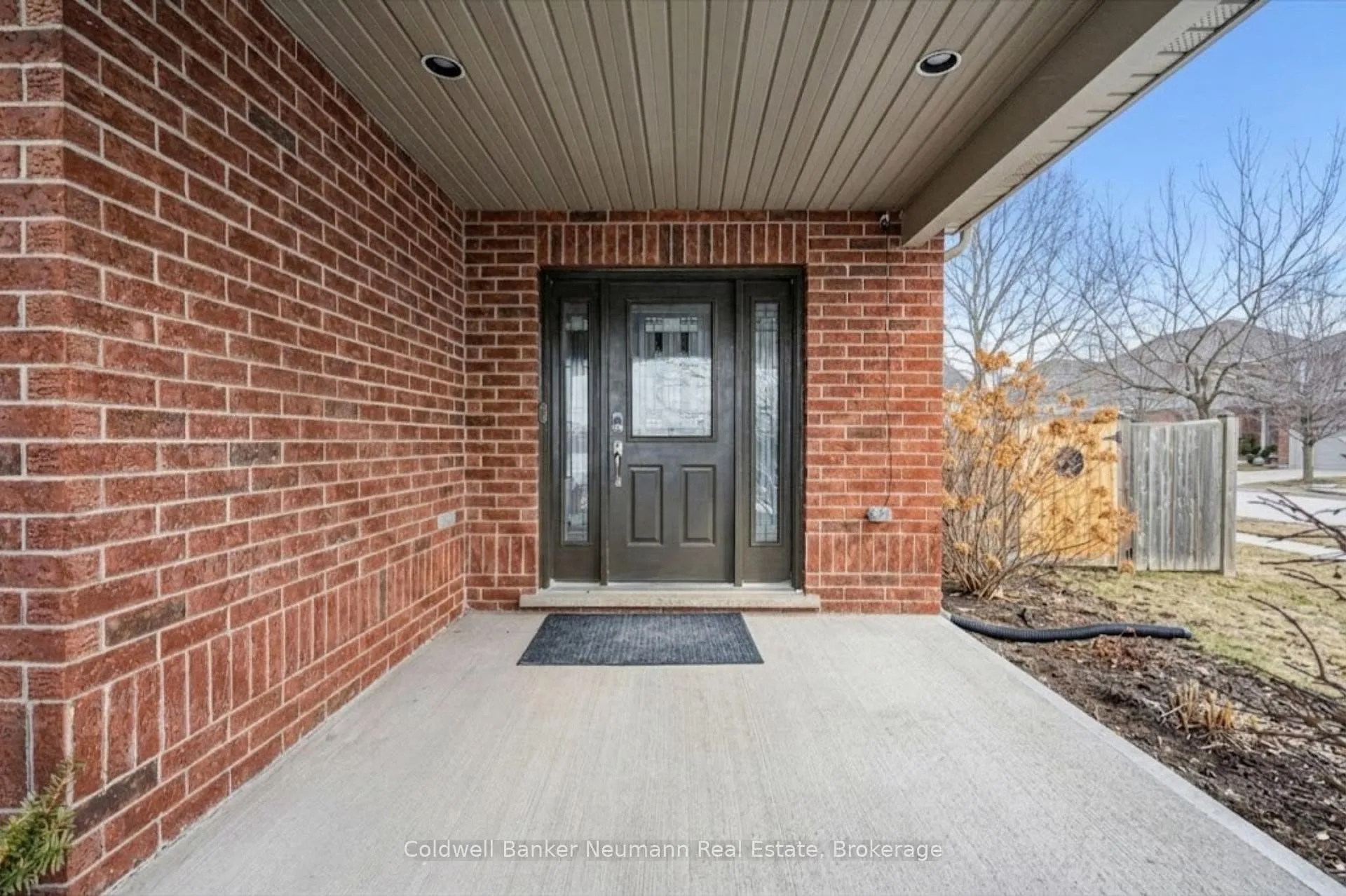 Photo 3 of 176 Colonial Drive, Guelph, Pineridge/Westminster Woods — HOMEH