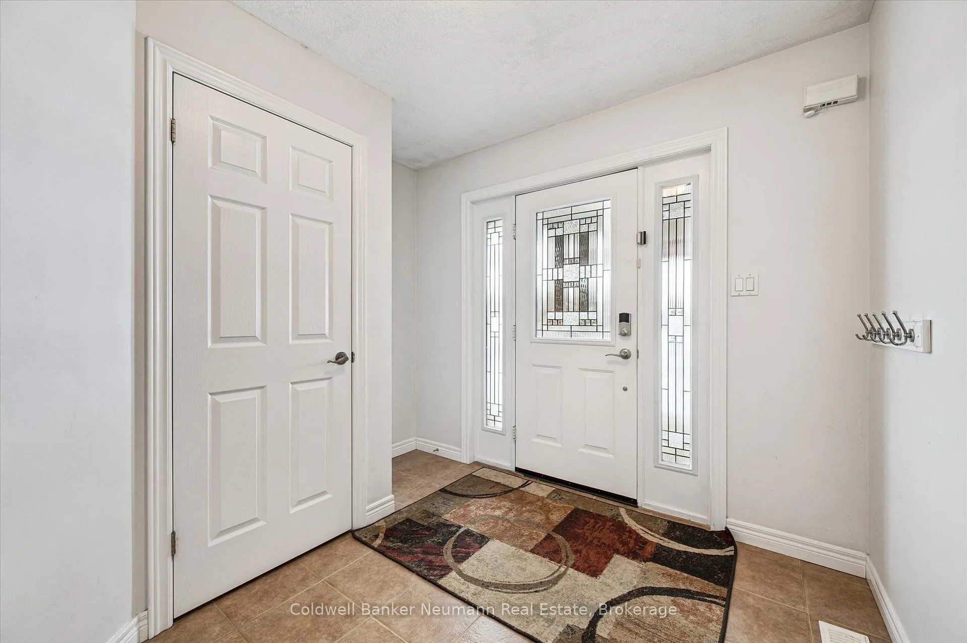 Photo 4 of 176 Colonial Drive, Guelph, Pineridge/Westminster Woods — HOMEH