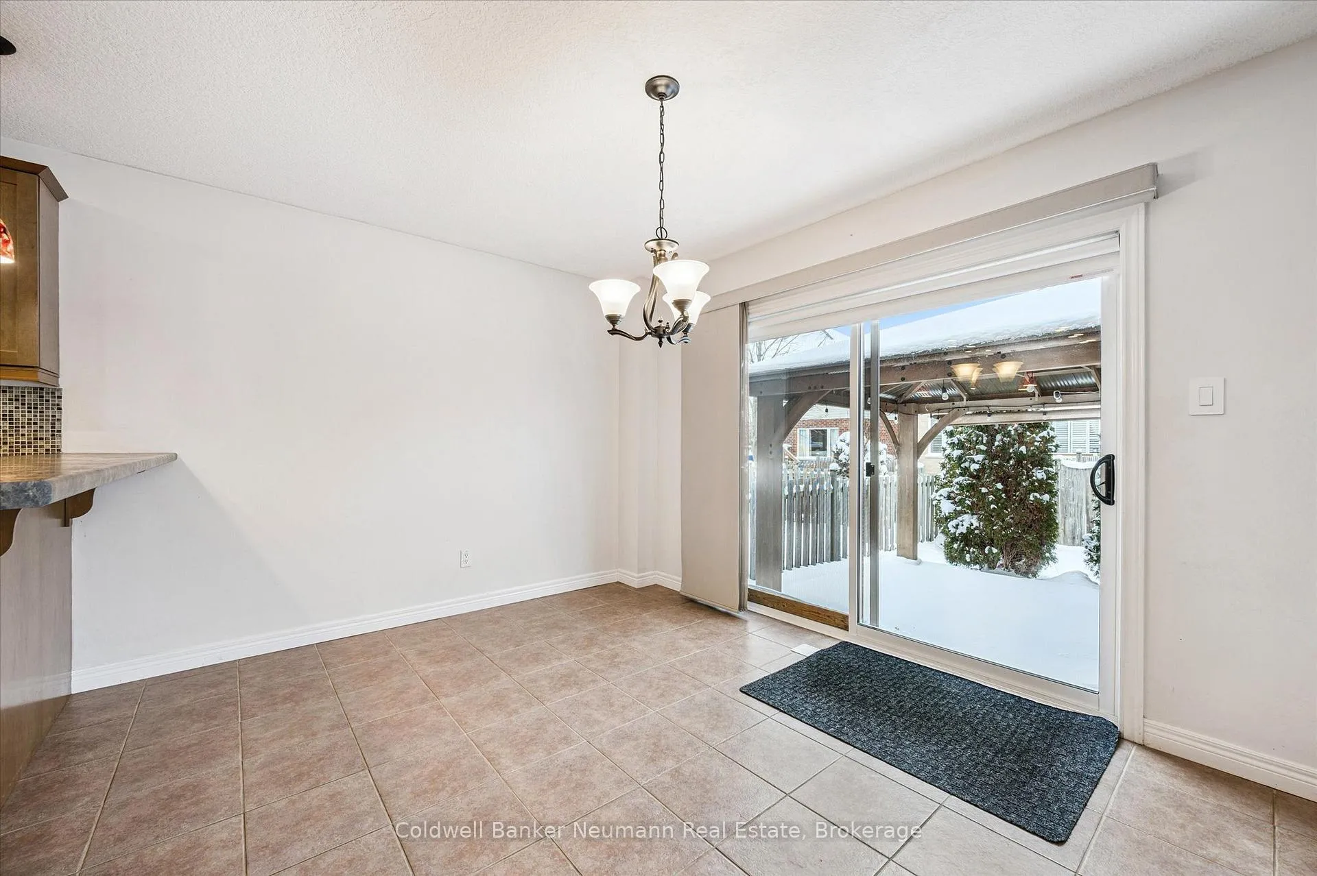 Photo 10 of 176 Colonial Drive, Guelph, Pineridge/Westminster Woods — HOMEH
