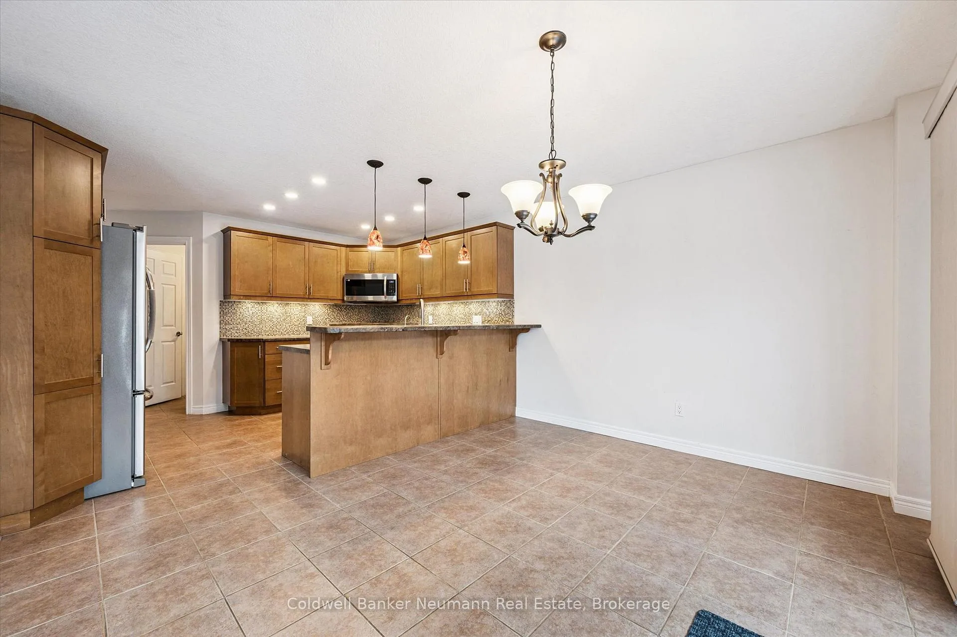 Photo 11 of 176 Colonial Drive, Guelph, Pineridge/Westminster Woods — HOMEH
