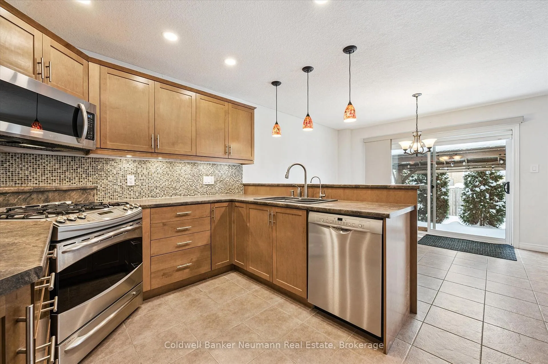 Photo 14 of 176 Colonial Drive, Guelph, Pineridge/Westminster Woods — HOMEH