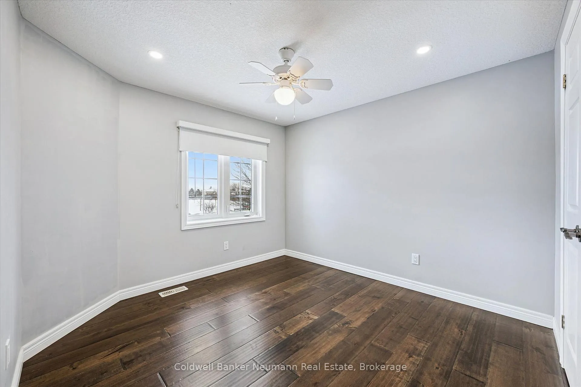 Photo 19 of 176 Colonial Drive, Guelph, Pineridge/Westminster Woods — HOMEH