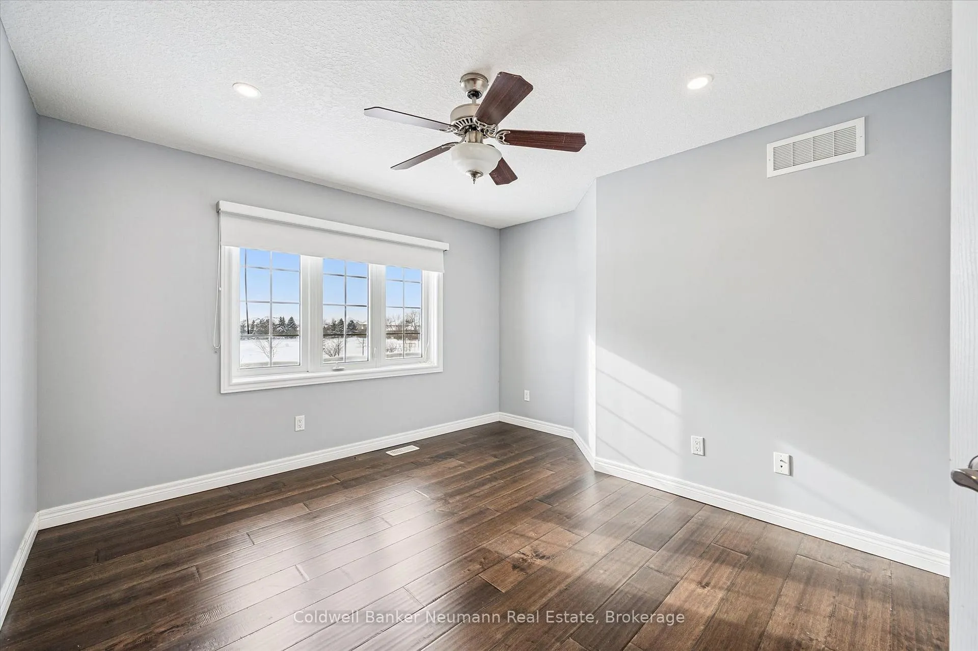 Photo 21 of 176 Colonial Drive, Guelph, Pineridge/Westminster Woods — HOMEH