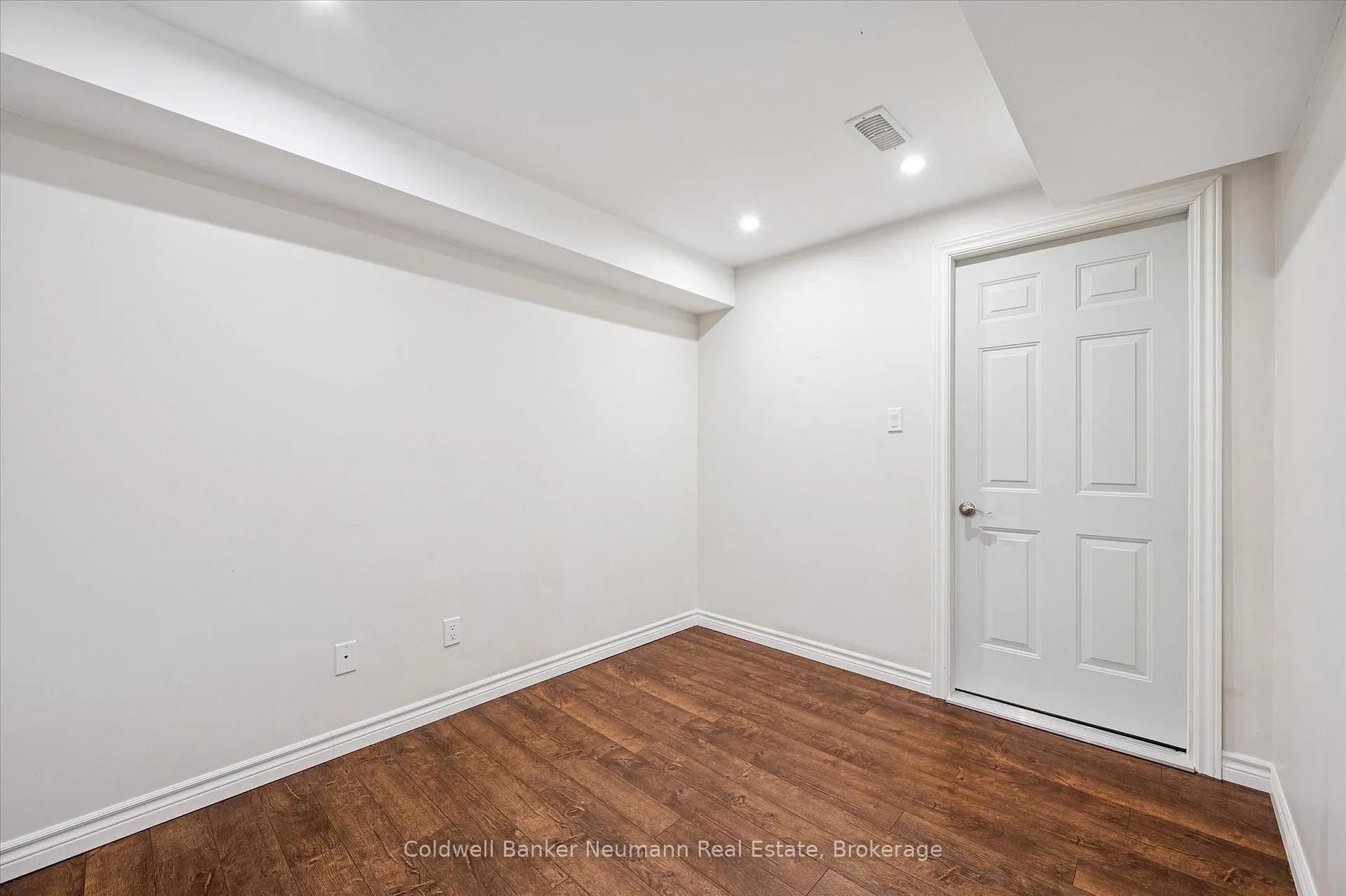 Photo 32 of 176 Colonial Drive, Guelph, Pineridge/Westminster Woods — HOMEH