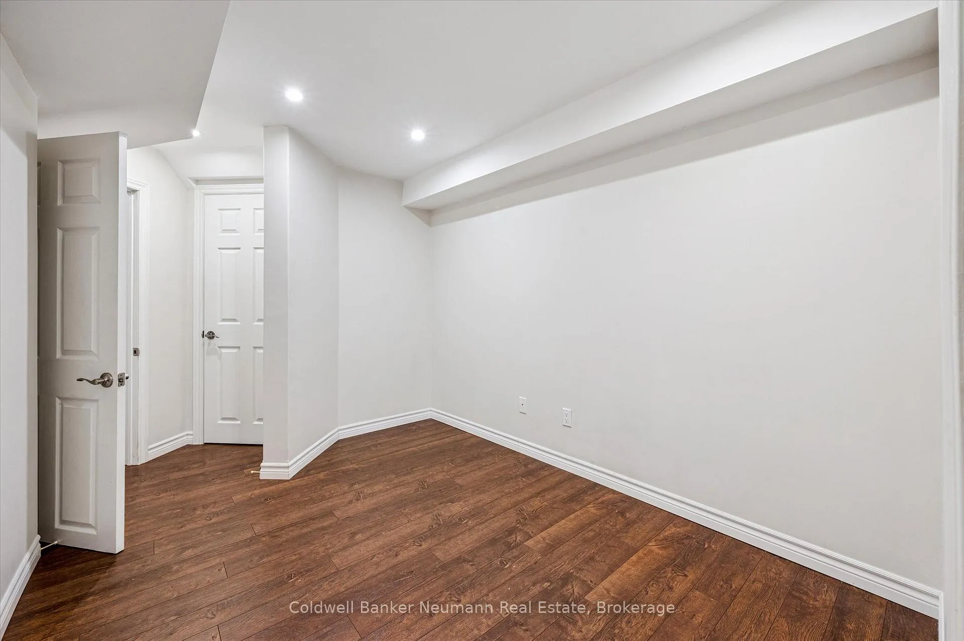 Photo 33 of 176 Colonial Drive, Guelph, Pineridge/Westminster Woods — HOMEH