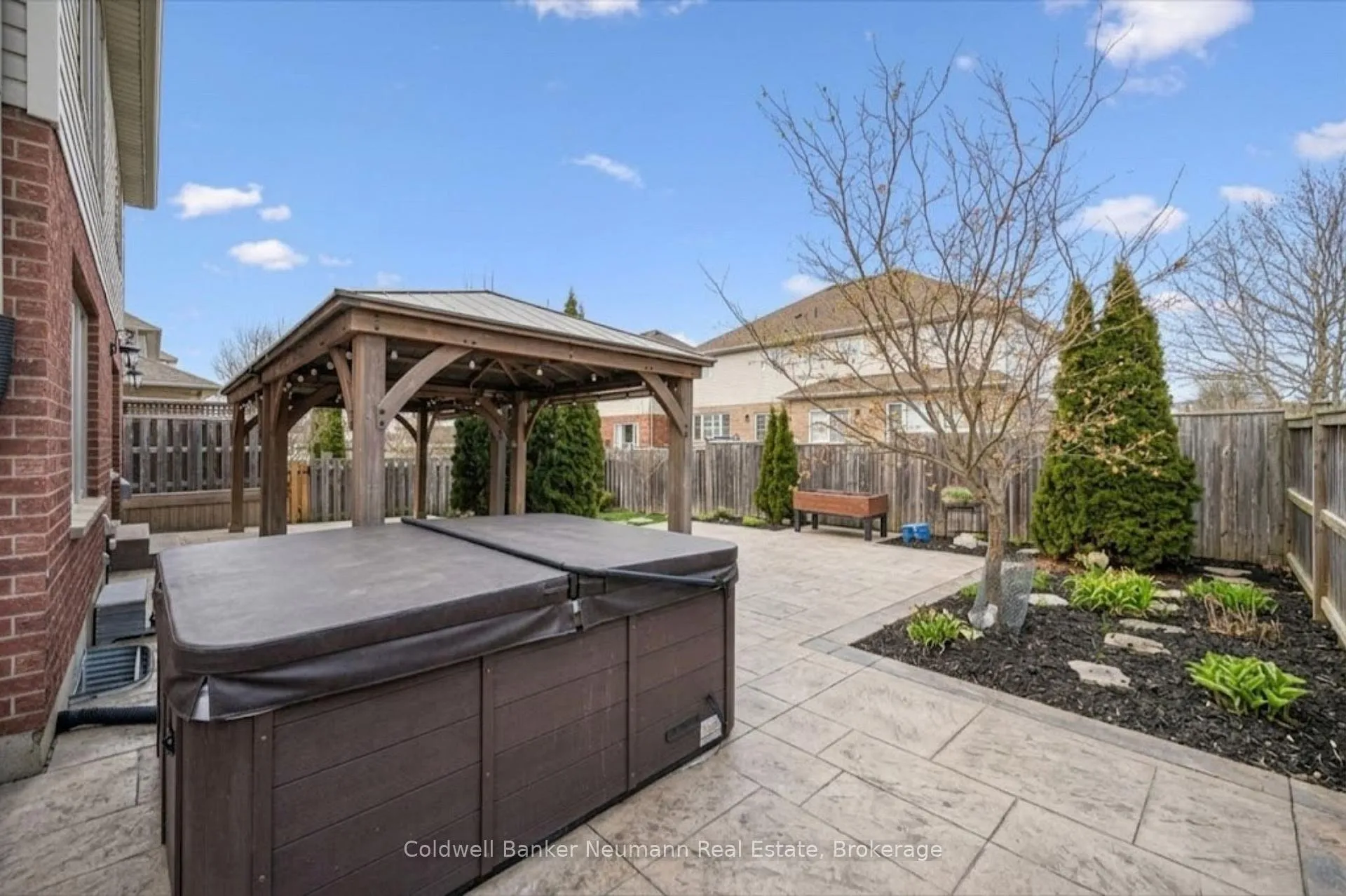Photo 37 of 176 Colonial Drive, Guelph, Pineridge/Westminster Woods — HOMEH