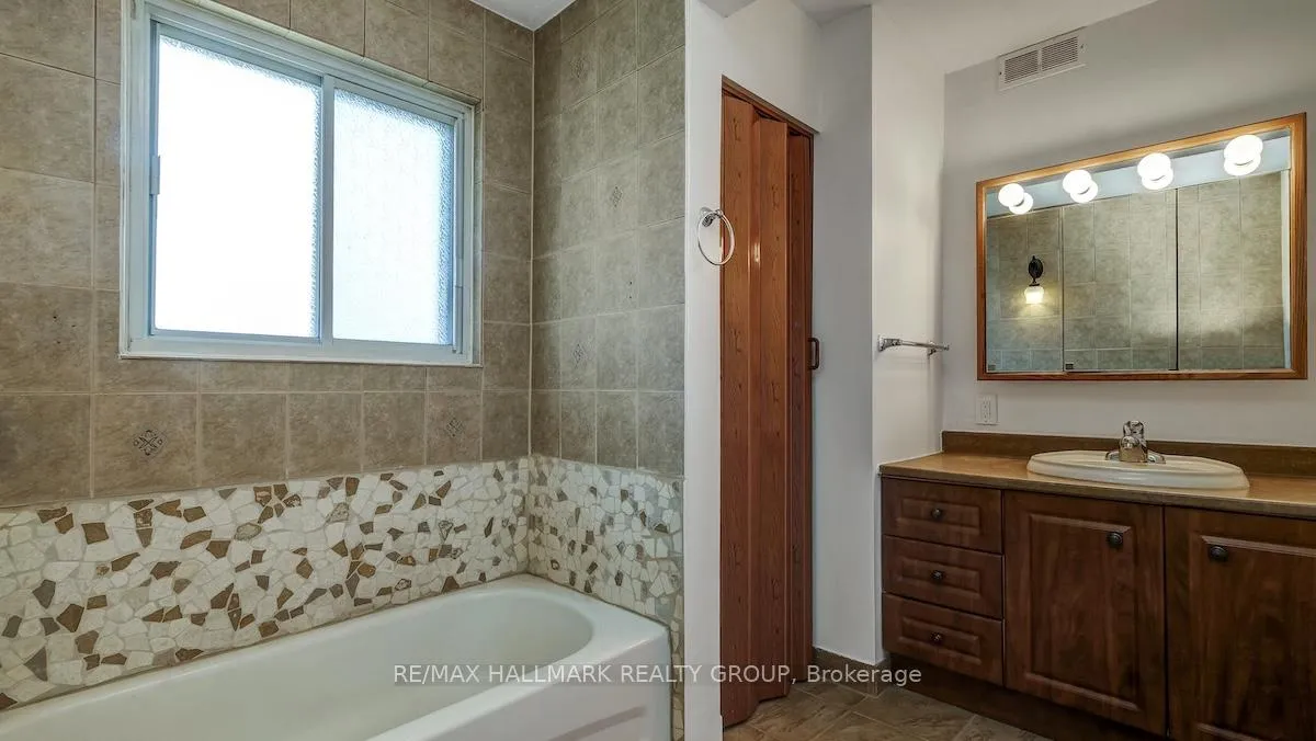 Photo 17 of Unit 2, 264 Michel Circle, Ottawa, Vanier — HOMEH