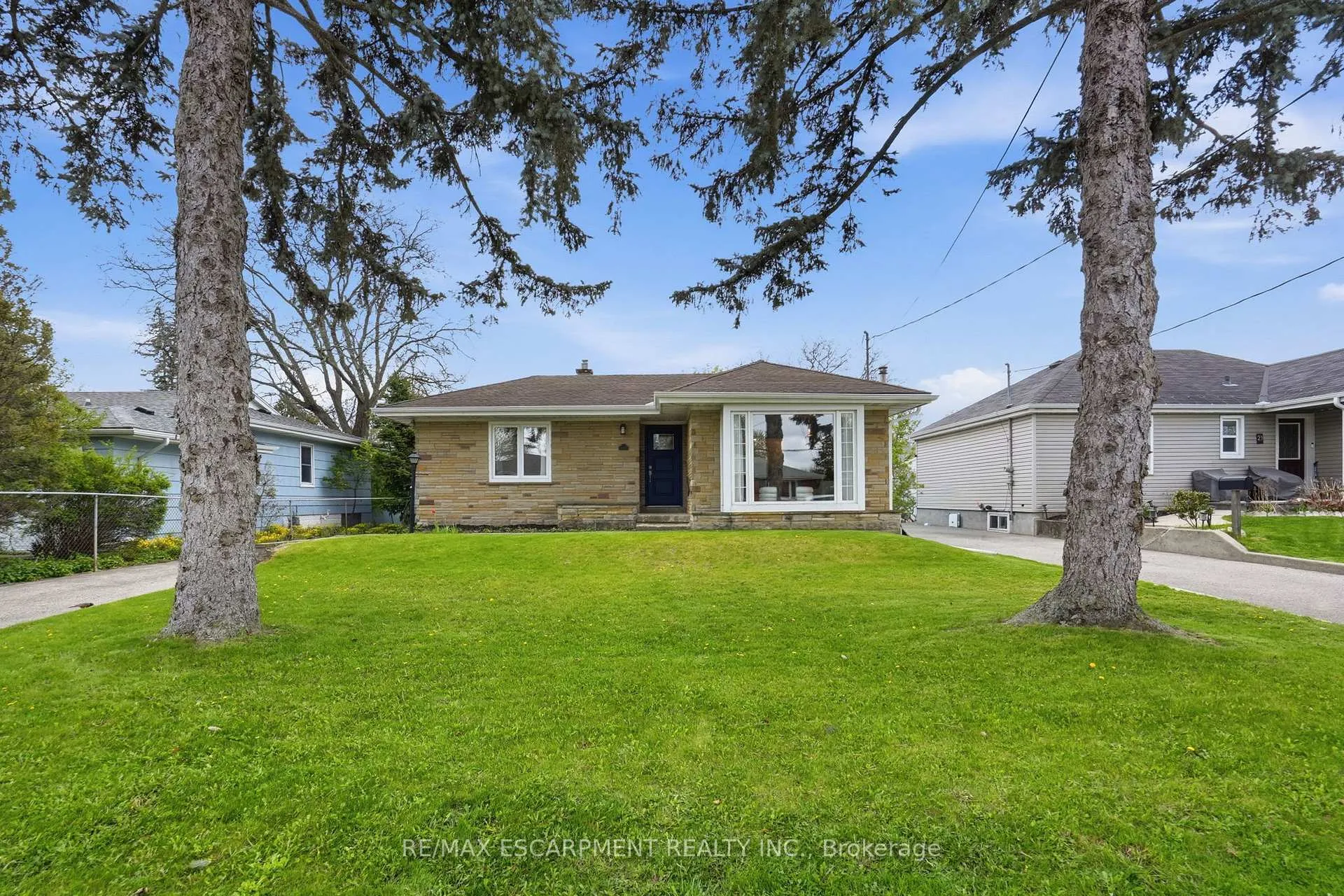 Photo 1 of 23 Mcmaster Avenue S, Hamilton, Dundas — HOMEH