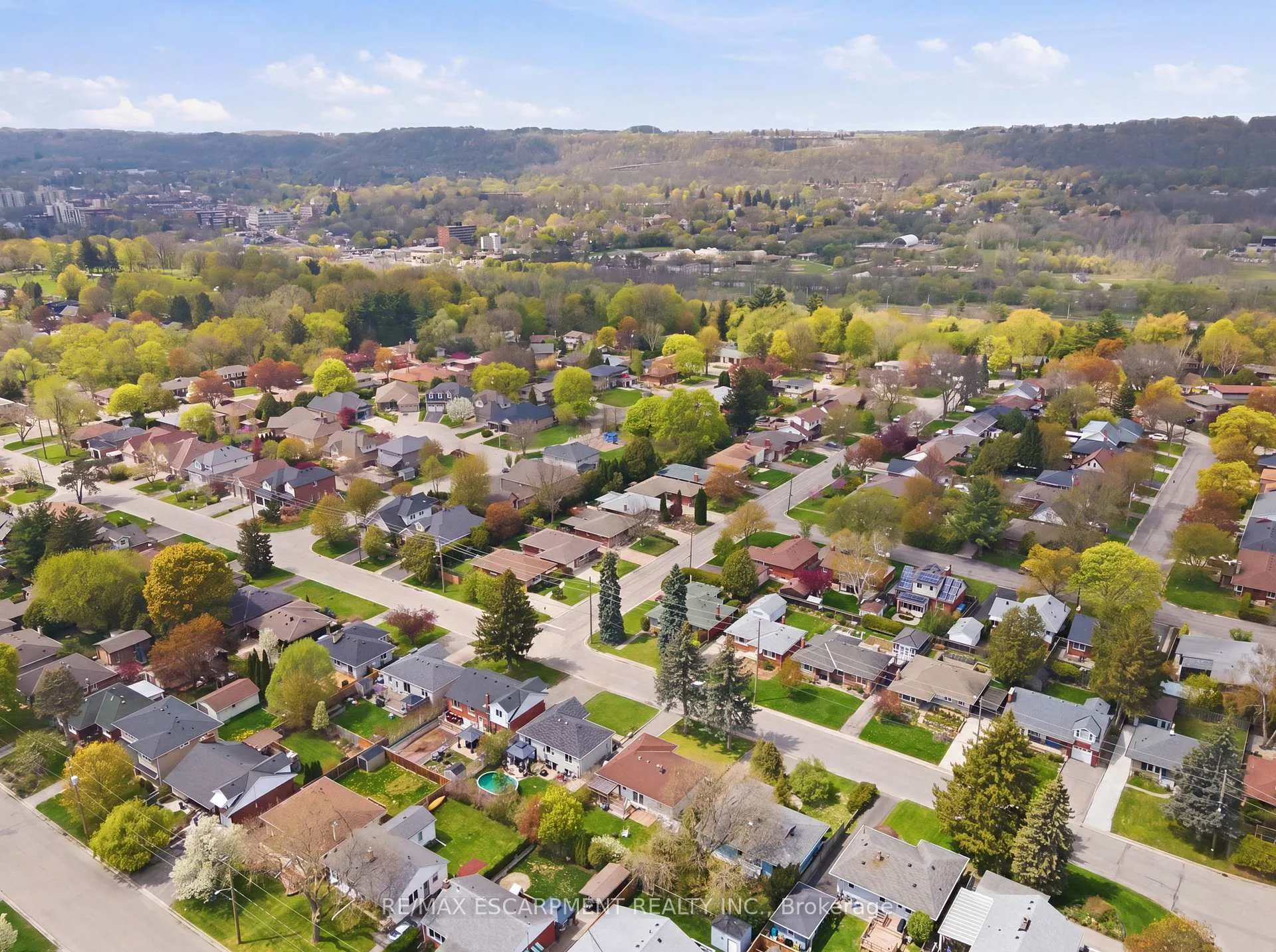 Photo 7 of 23 Mcmaster Avenue S, Hamilton, Dundas — HOMEH
