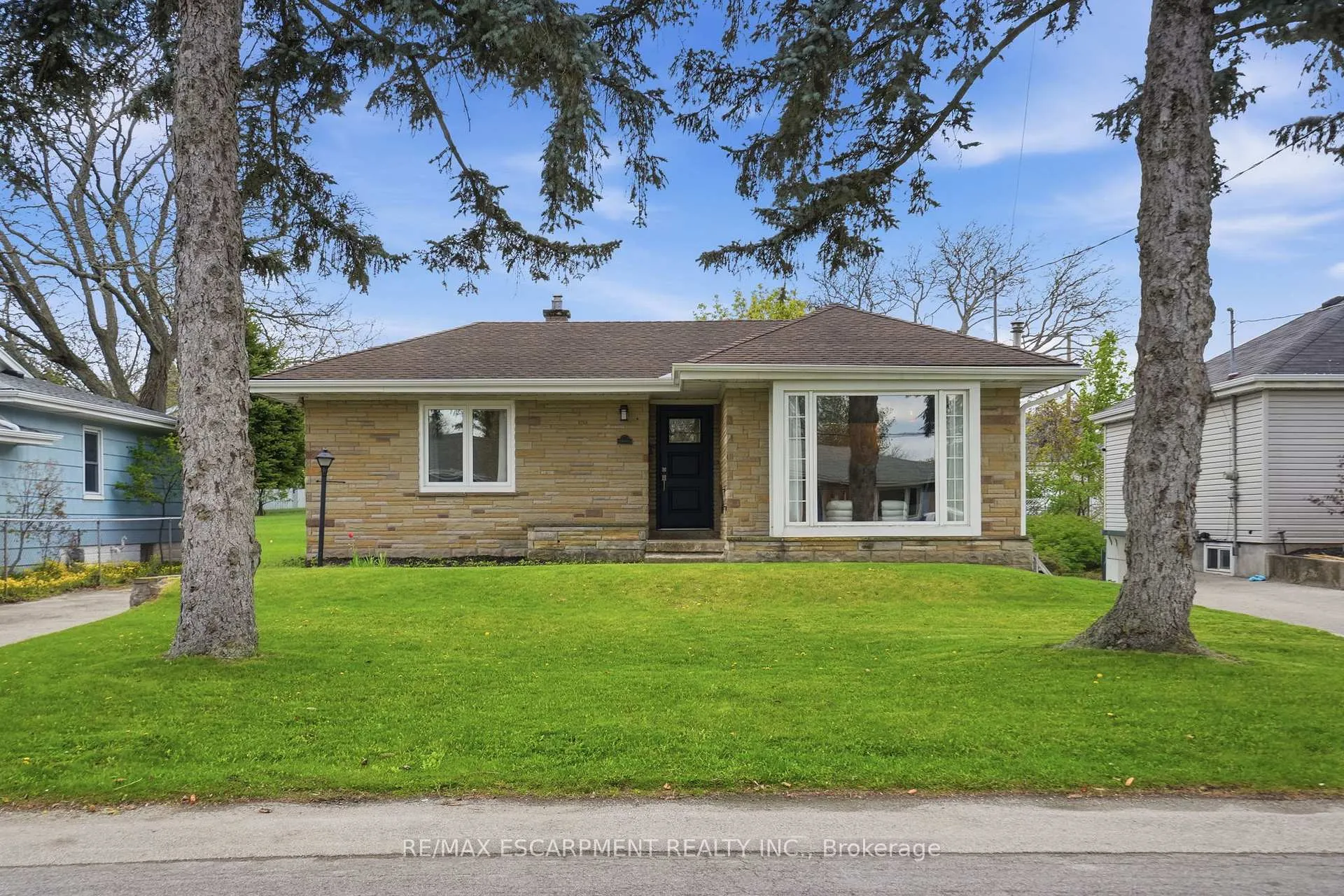 Photo 10 of 23 Mcmaster Avenue S, Hamilton, Dundas — HOMEH