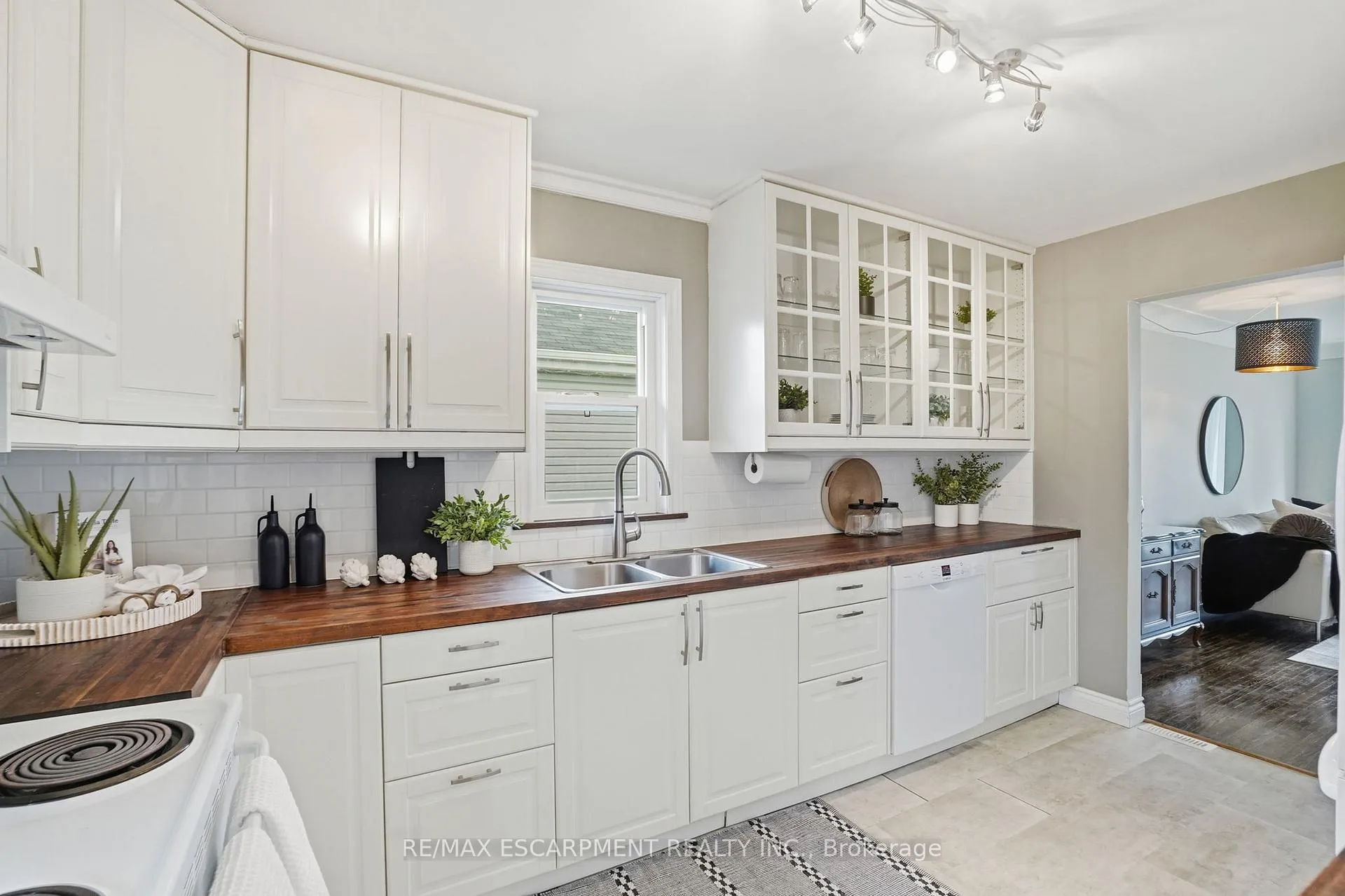 Photo 19 of 23 Mcmaster Avenue S, Hamilton, Dundas — HOMEH