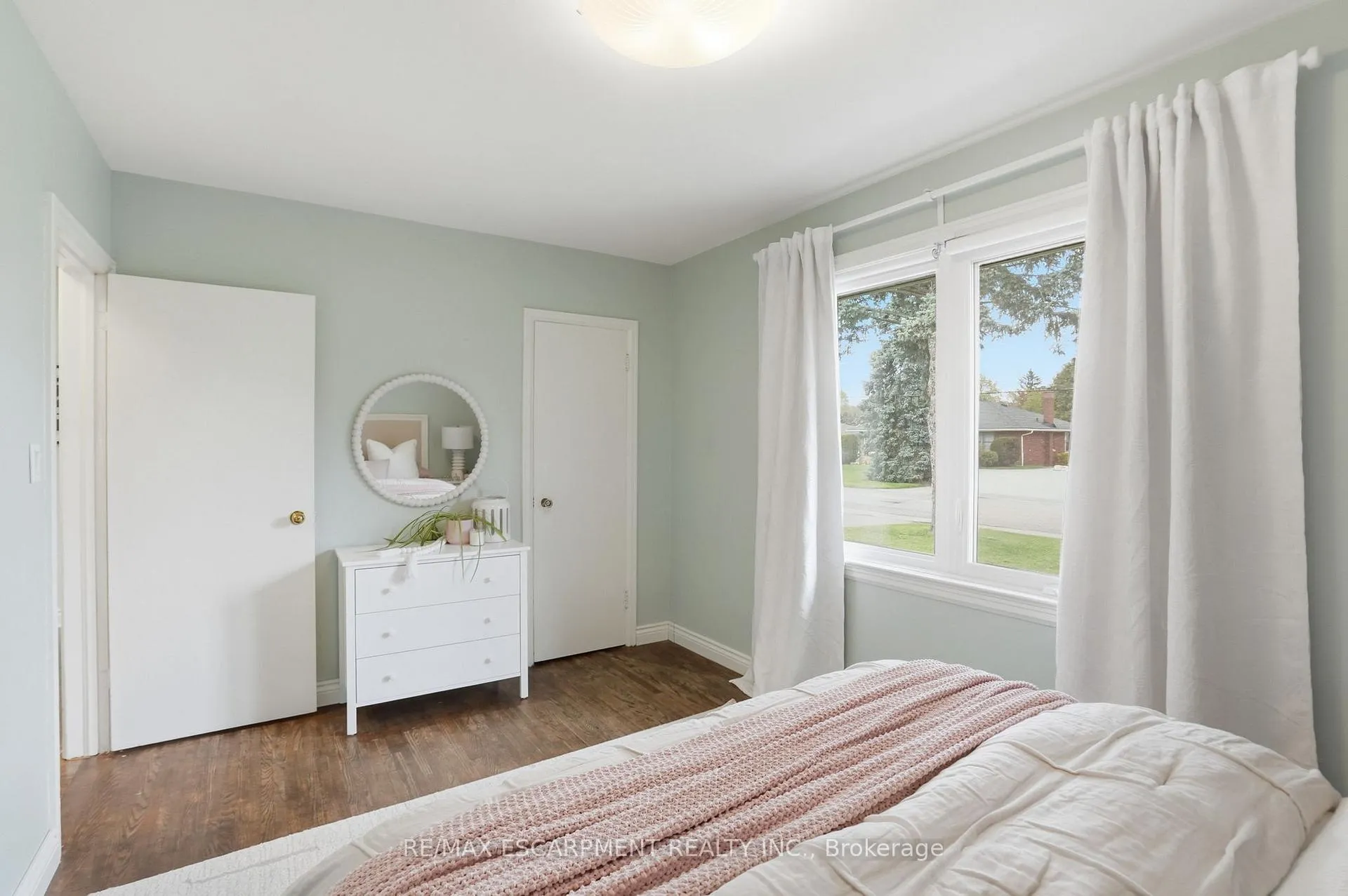 Photo 25 of 23 Mcmaster Avenue S, Hamilton, Dundas — HOMEH