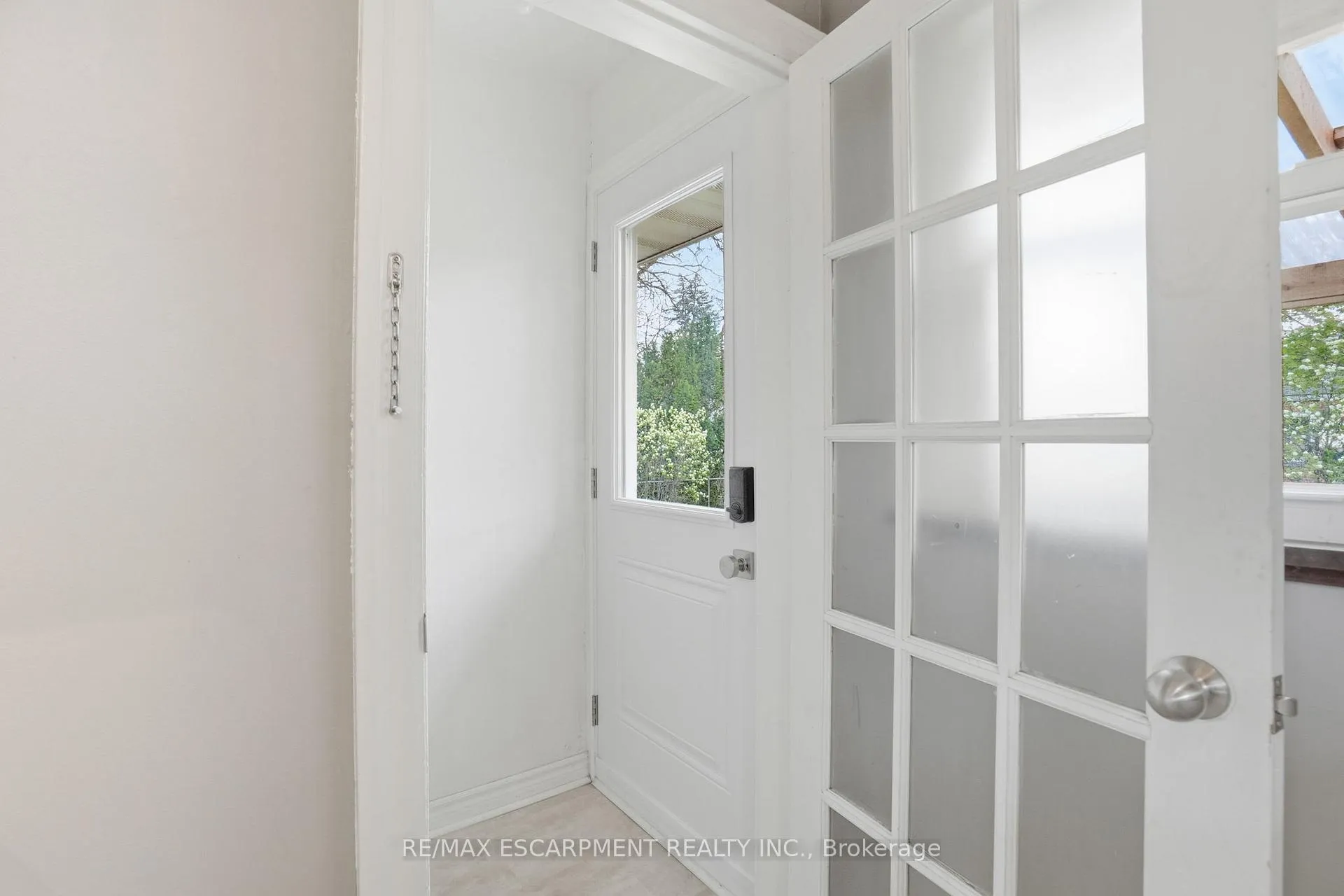 Photo 29 of 23 Mcmaster Avenue S, Hamilton, Dundas — HOMEH