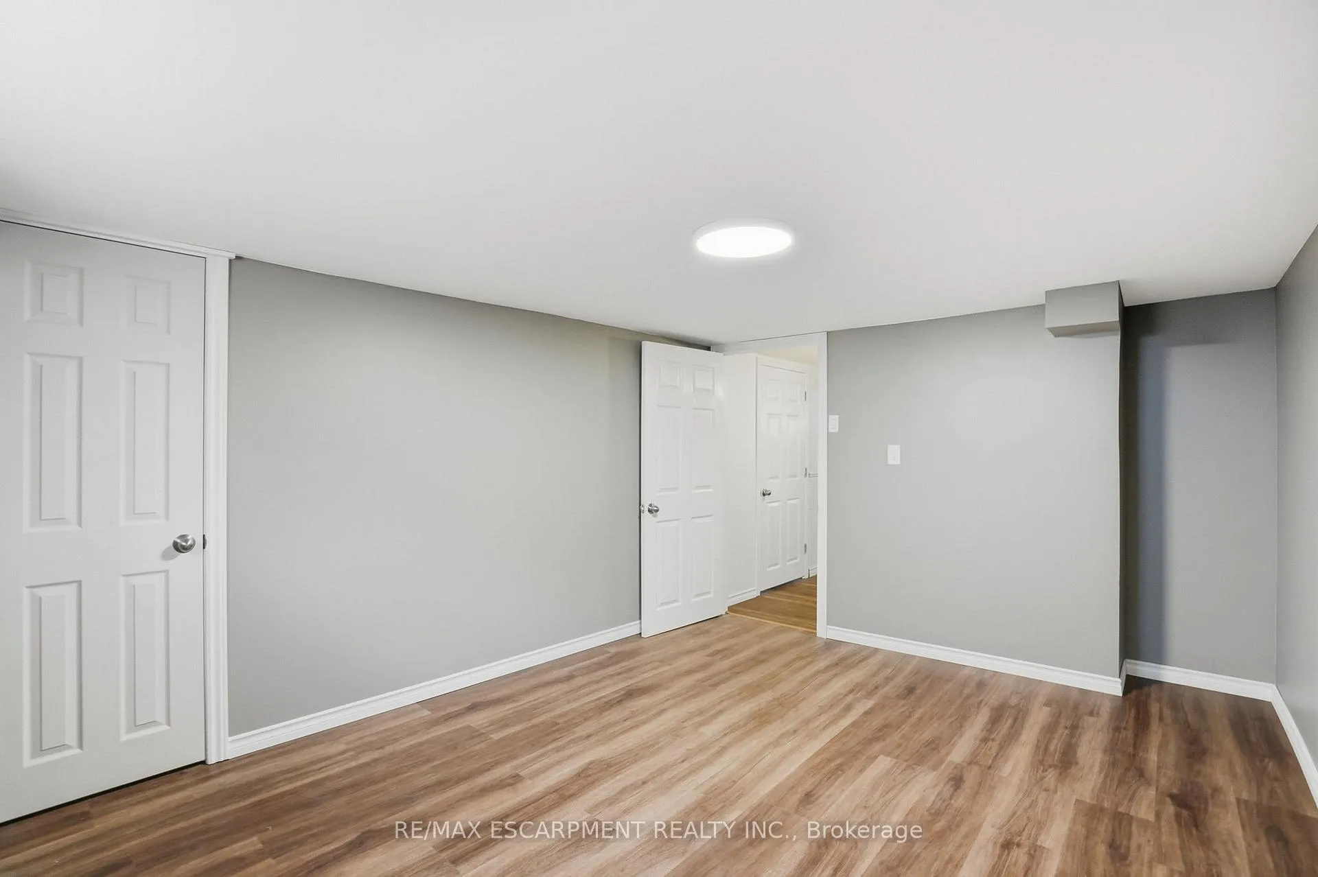 Photo 38 of 23 Mcmaster Avenue S, Hamilton, Dundas — HOMEH