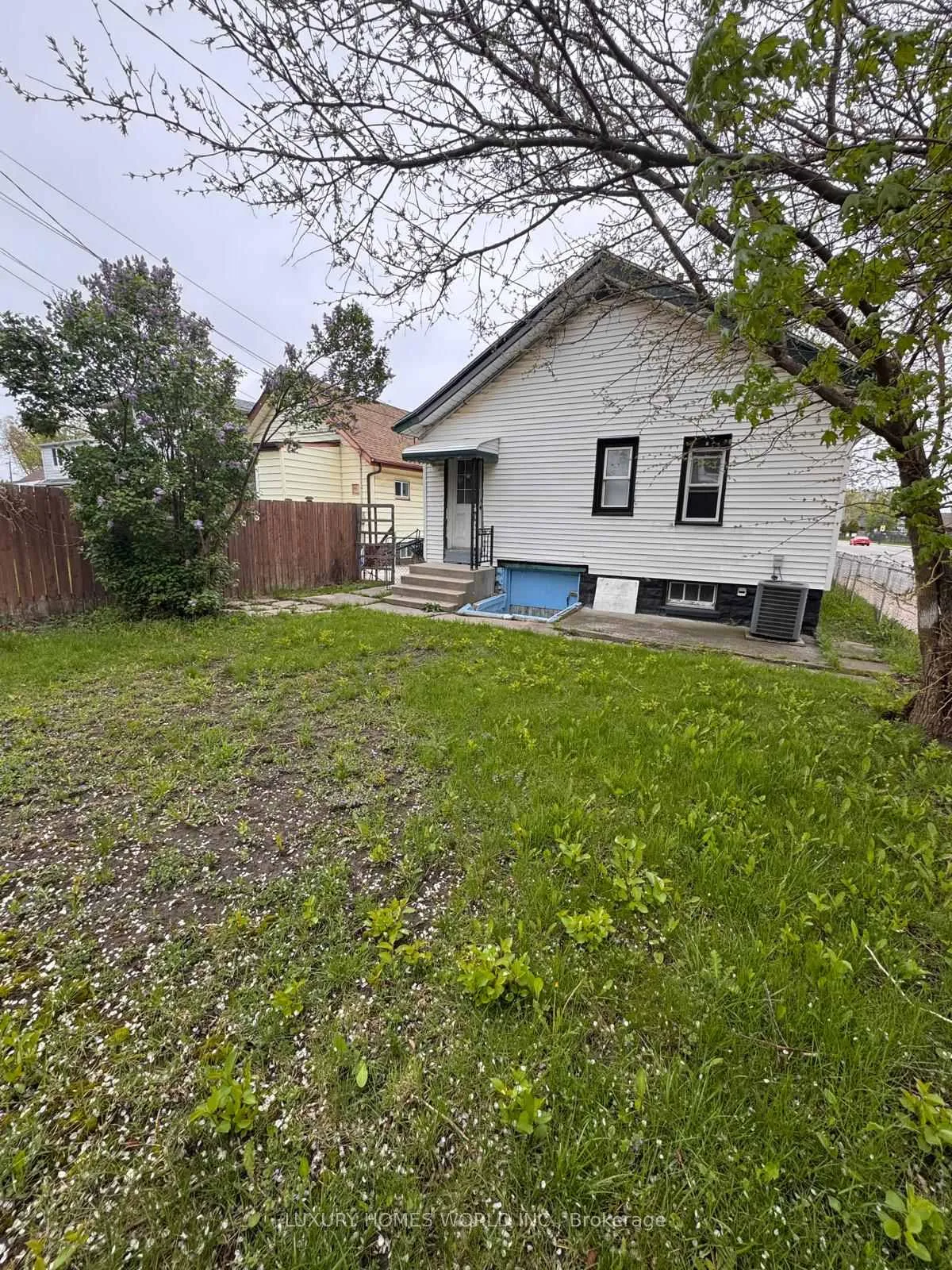 Photo 3 of 1343 Lillian Avenue, Windsor — HOMEH
