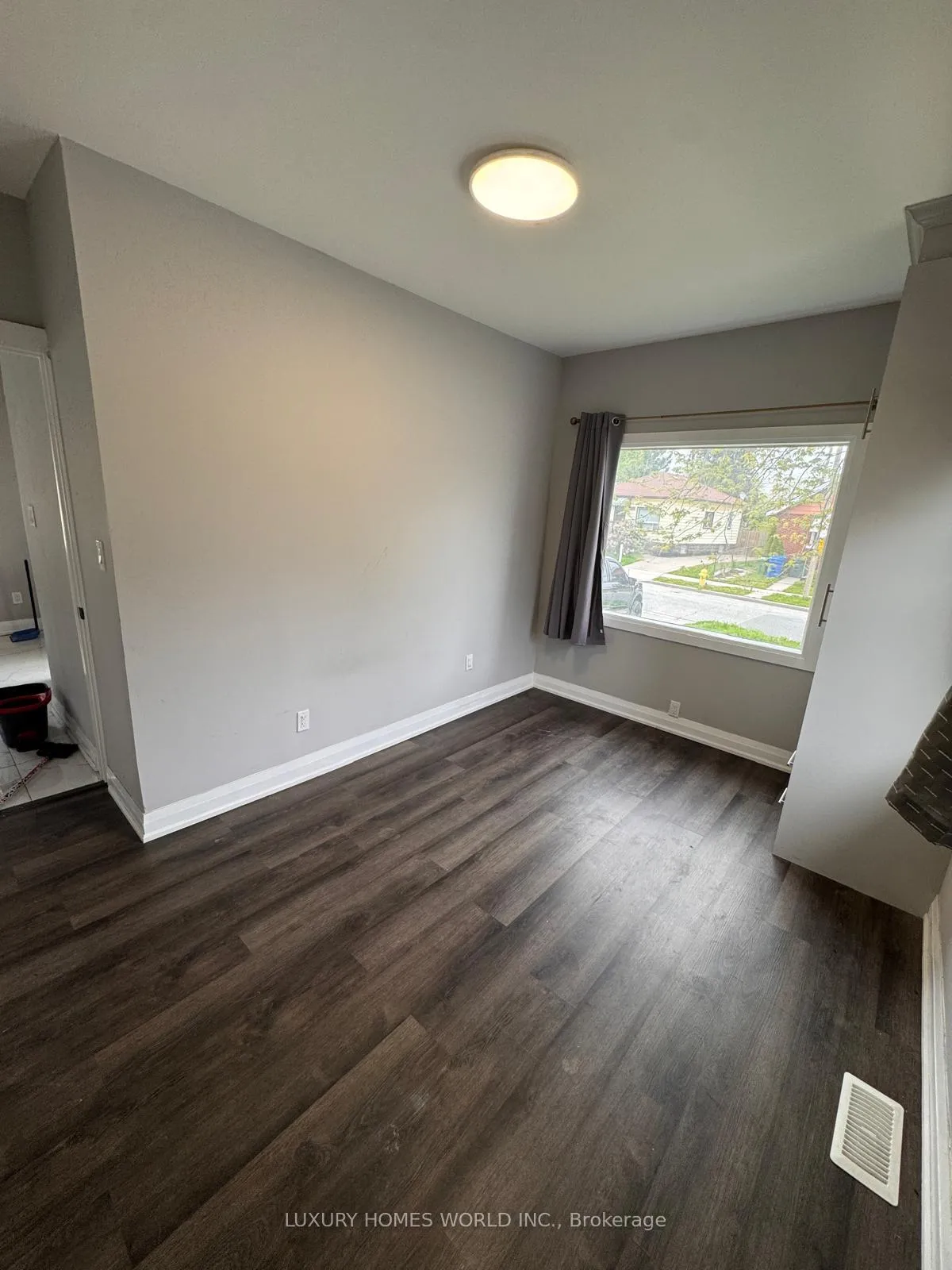Photo 9 of 1343 Lillian Avenue, Windsor — HOMEH