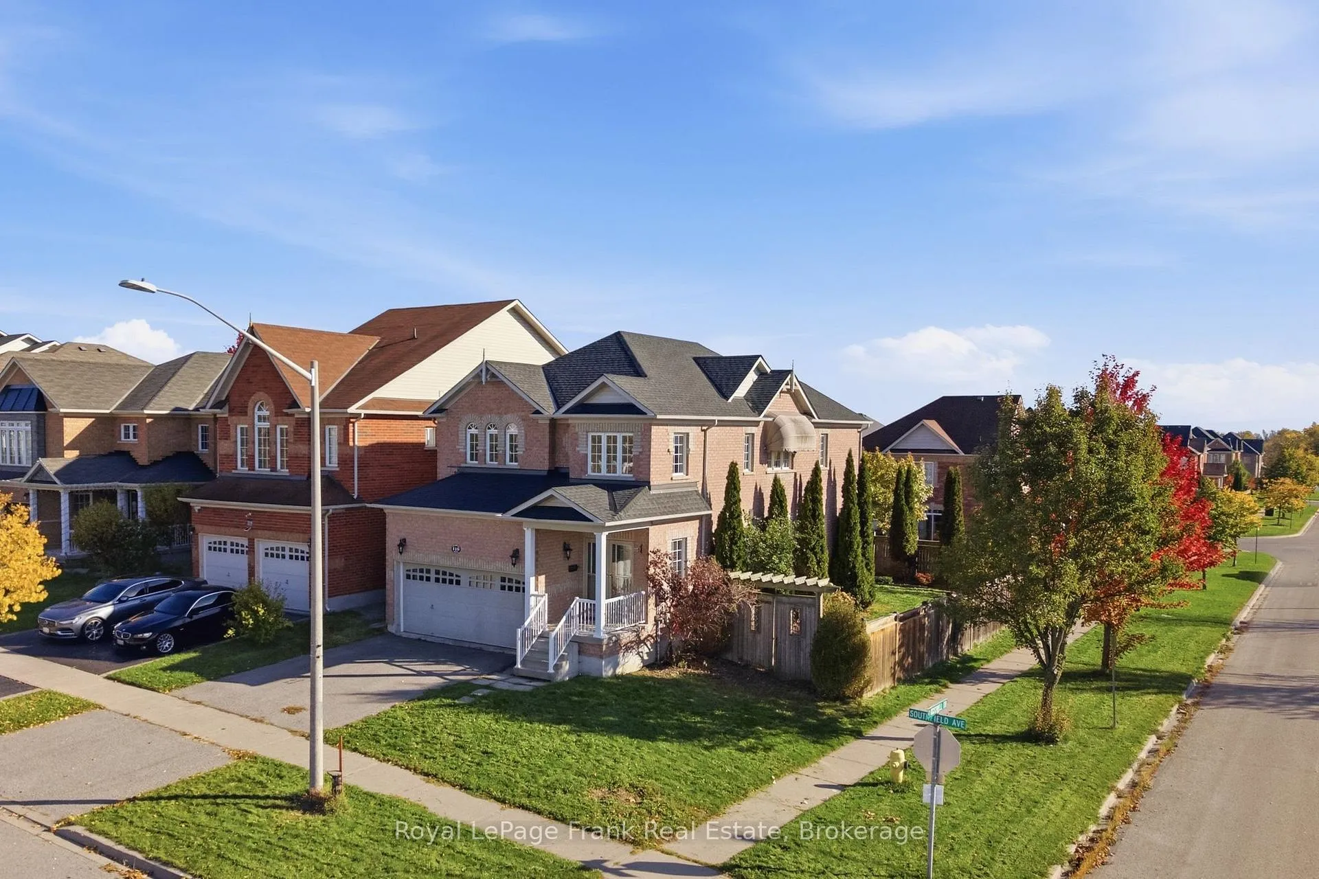 Photo 3 of 115 Southfield Avenue, Clarington, Courtice — HOMEH