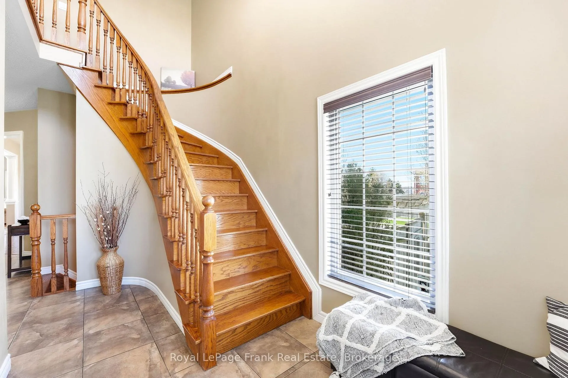 Photo 5 of 115 Southfield Avenue, Clarington, Courtice — HOMEH