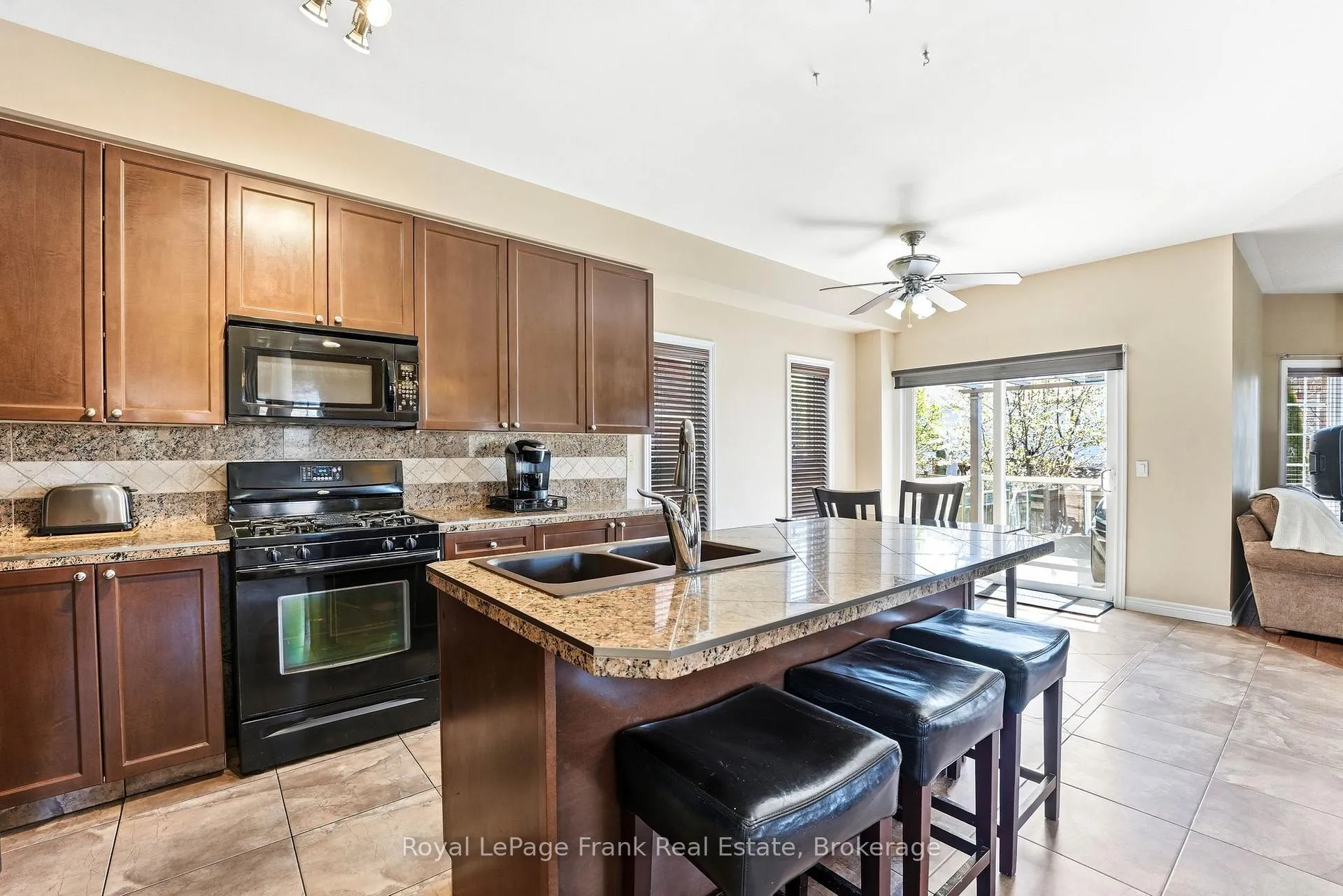 Photo 8 of 115 Southfield Avenue, Clarington, Courtice — HOMEH