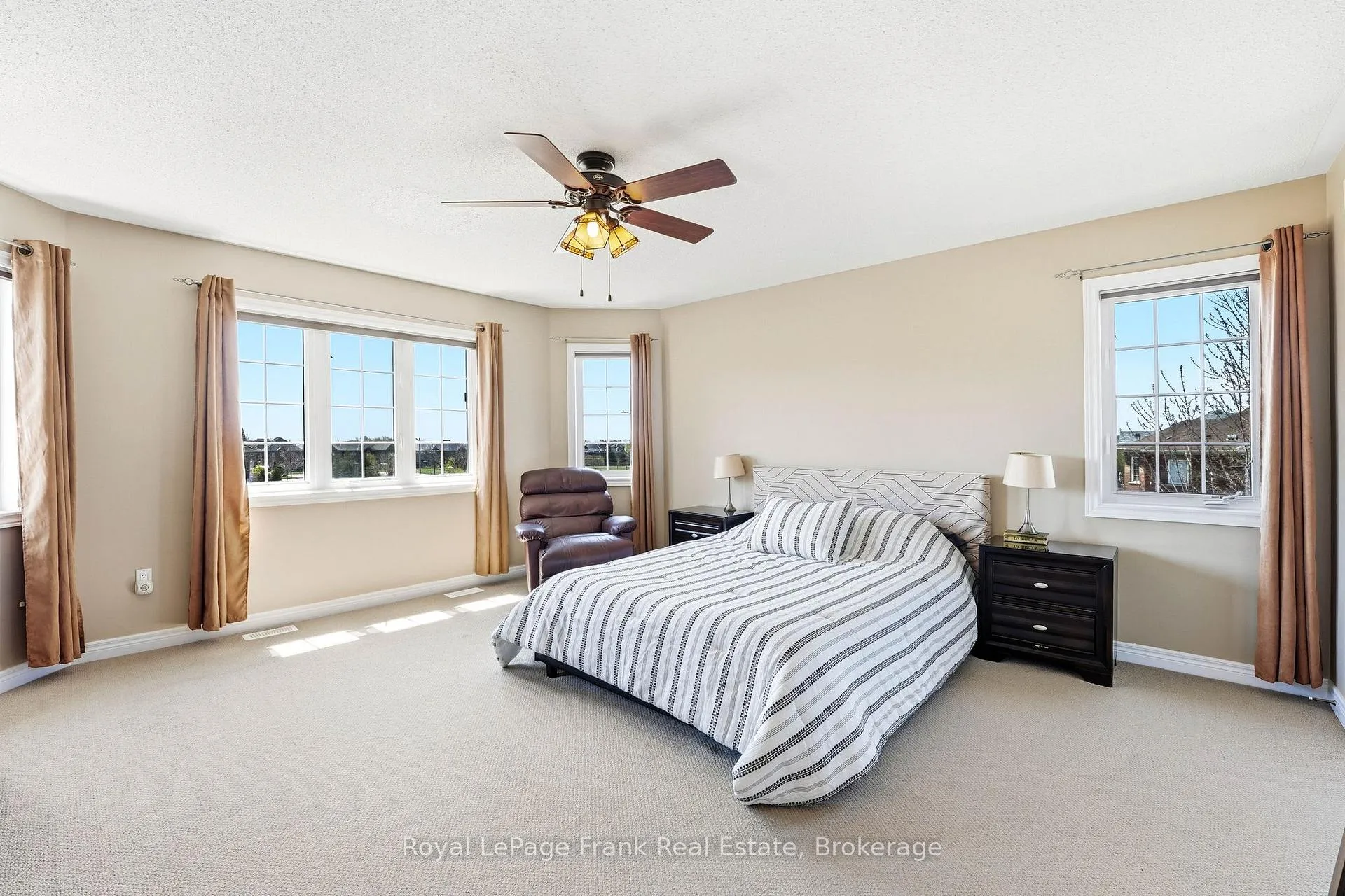Photo 18 of 115 Southfield Avenue, Clarington, Courtice — HOMEH
