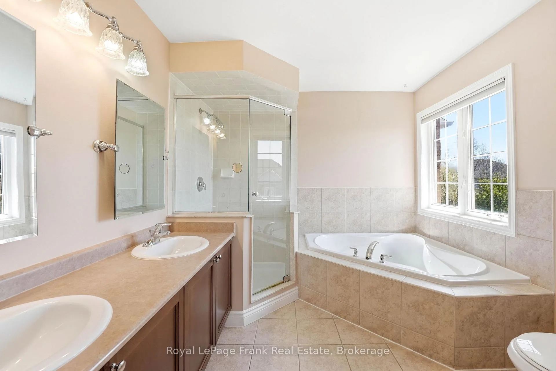 Photo 21 of 115 Southfield Avenue, Clarington, Courtice — HOMEH