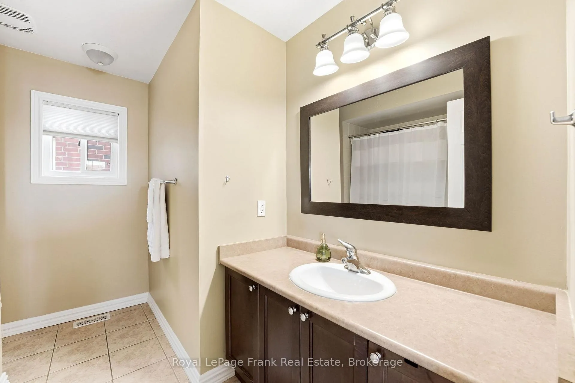 Photo 25 of 115 Southfield Avenue, Clarington, Courtice — HOMEH