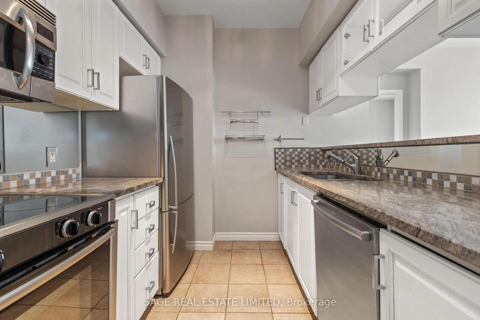Photo 9 of Unit 803, 1 Dear Park Crescent, Toronto, Yonge-St. Clair — HOMEH