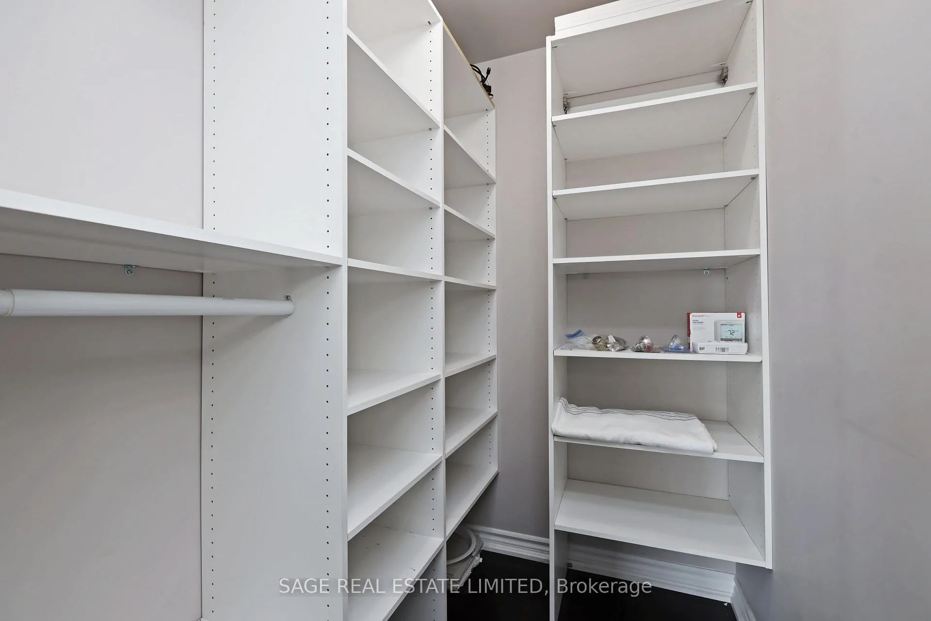 Photo 14 of Unit 803, 1 Dear Park Crescent, Toronto, Yonge-St. Clair — HOMEH