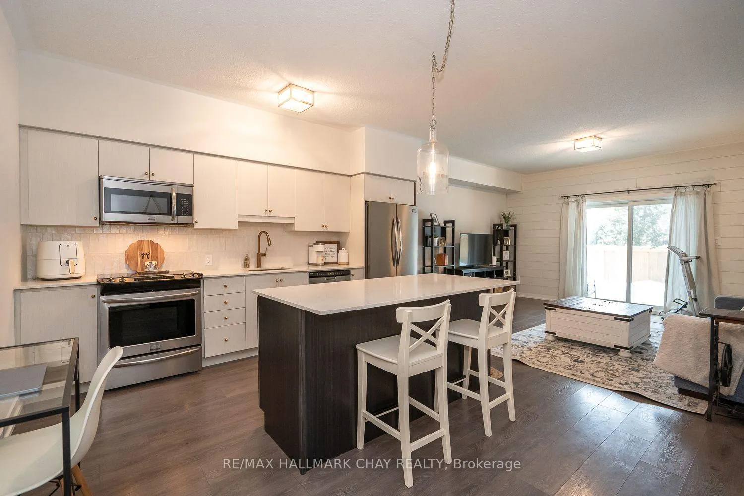 Photo 3 of Unit 105, 69 Boyne Street, New Tecumseth, Alliston — HOMEH