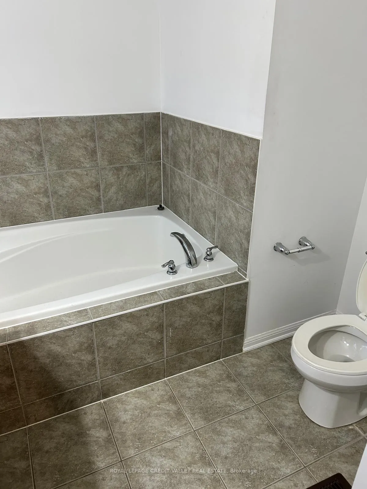 Photo 18 of Unit Upper, 29 Robert Parkinson Drive, Brampton, Northwest Brampton — HOMEH