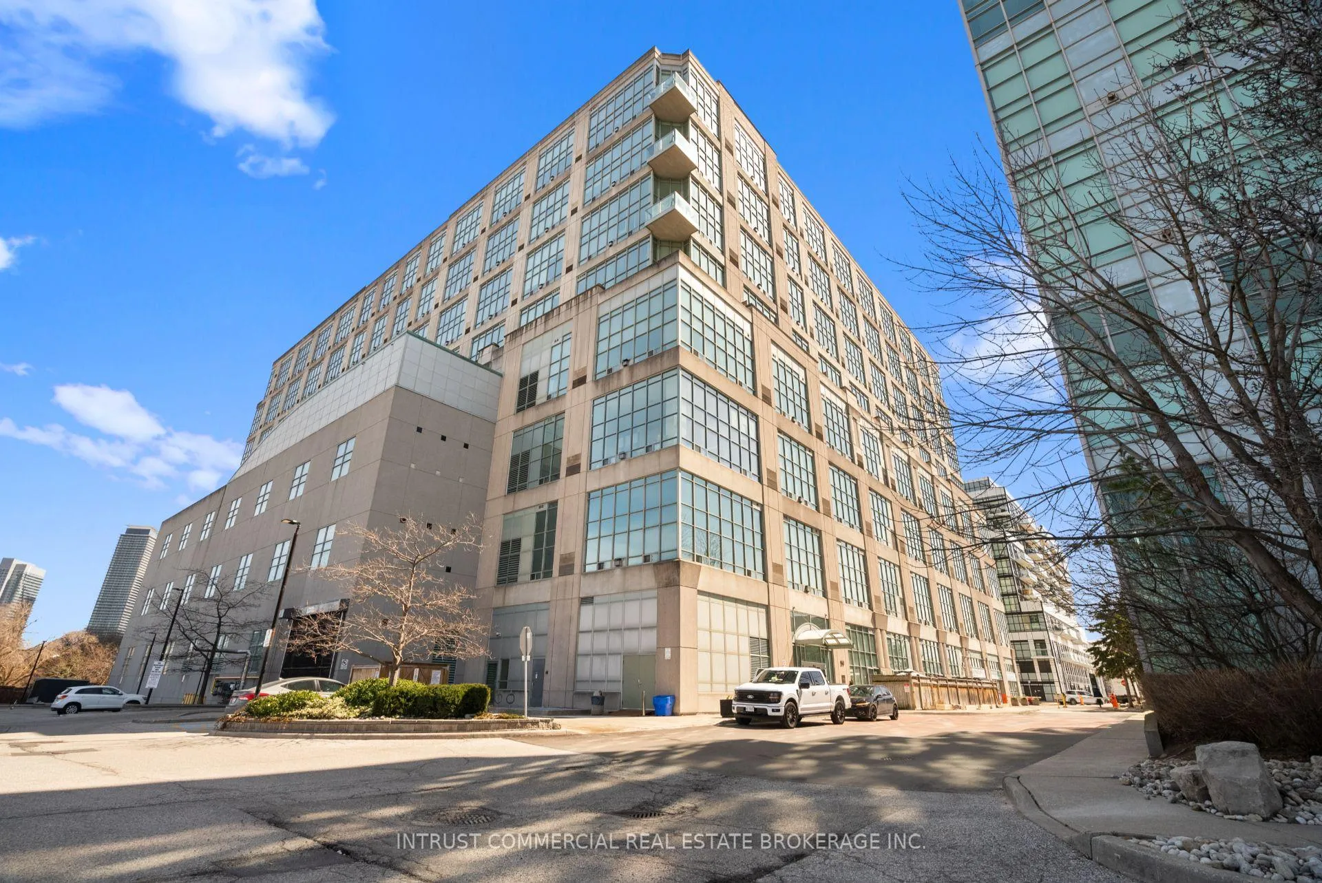 Front of Unit 627, 250 Manitoba Street