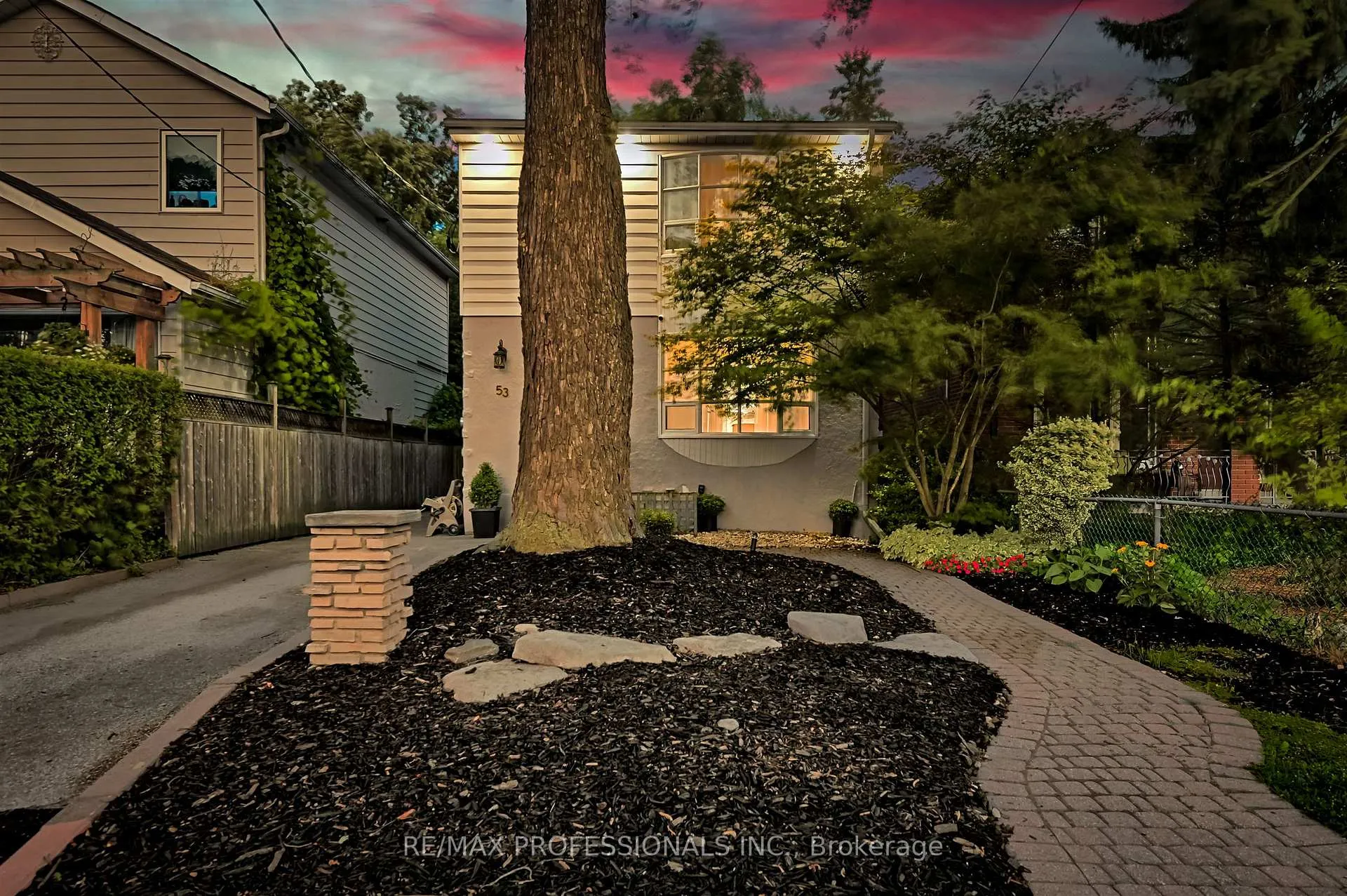 Photo 2 of 53 Tilden Crescent, Etobicoke, Humber Heights — HOMEH