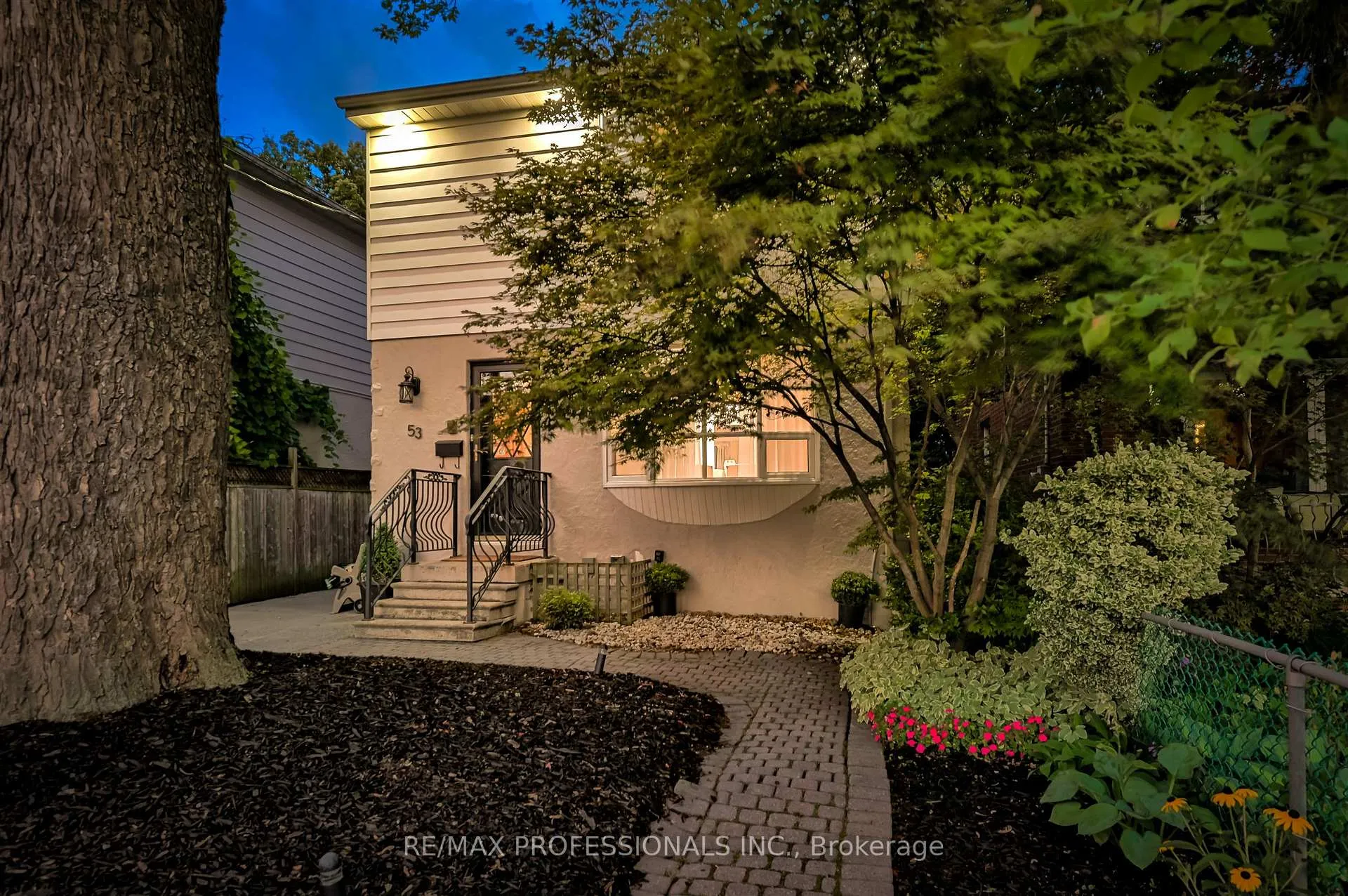 Photo 3 of 53 Tilden Crescent, Etobicoke, Humber Heights — HOMEH