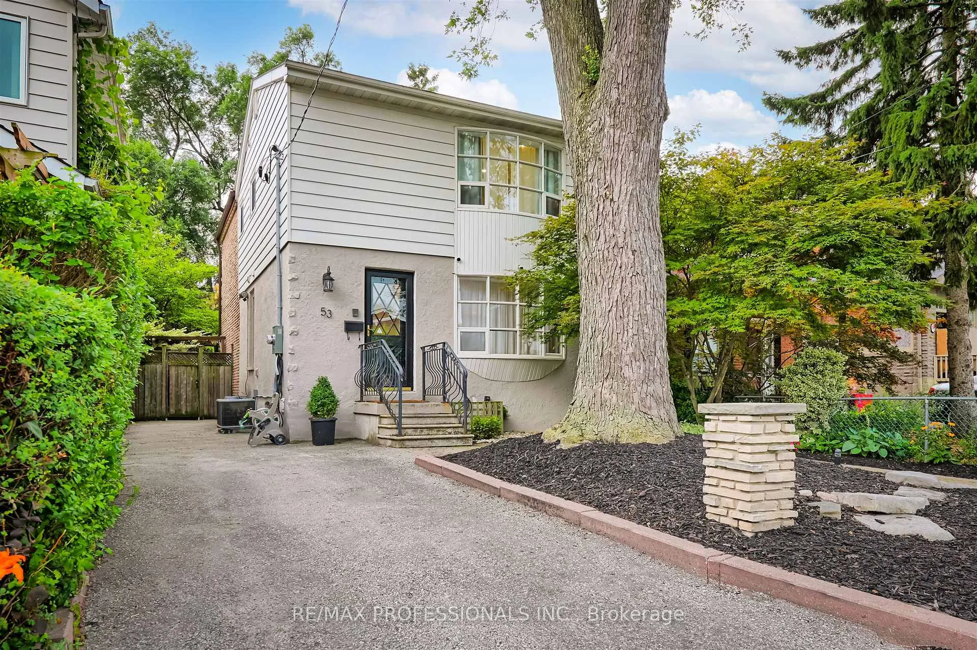 Photo 4 of 53 Tilden Crescent, Etobicoke, Humber Heights — HOMEH