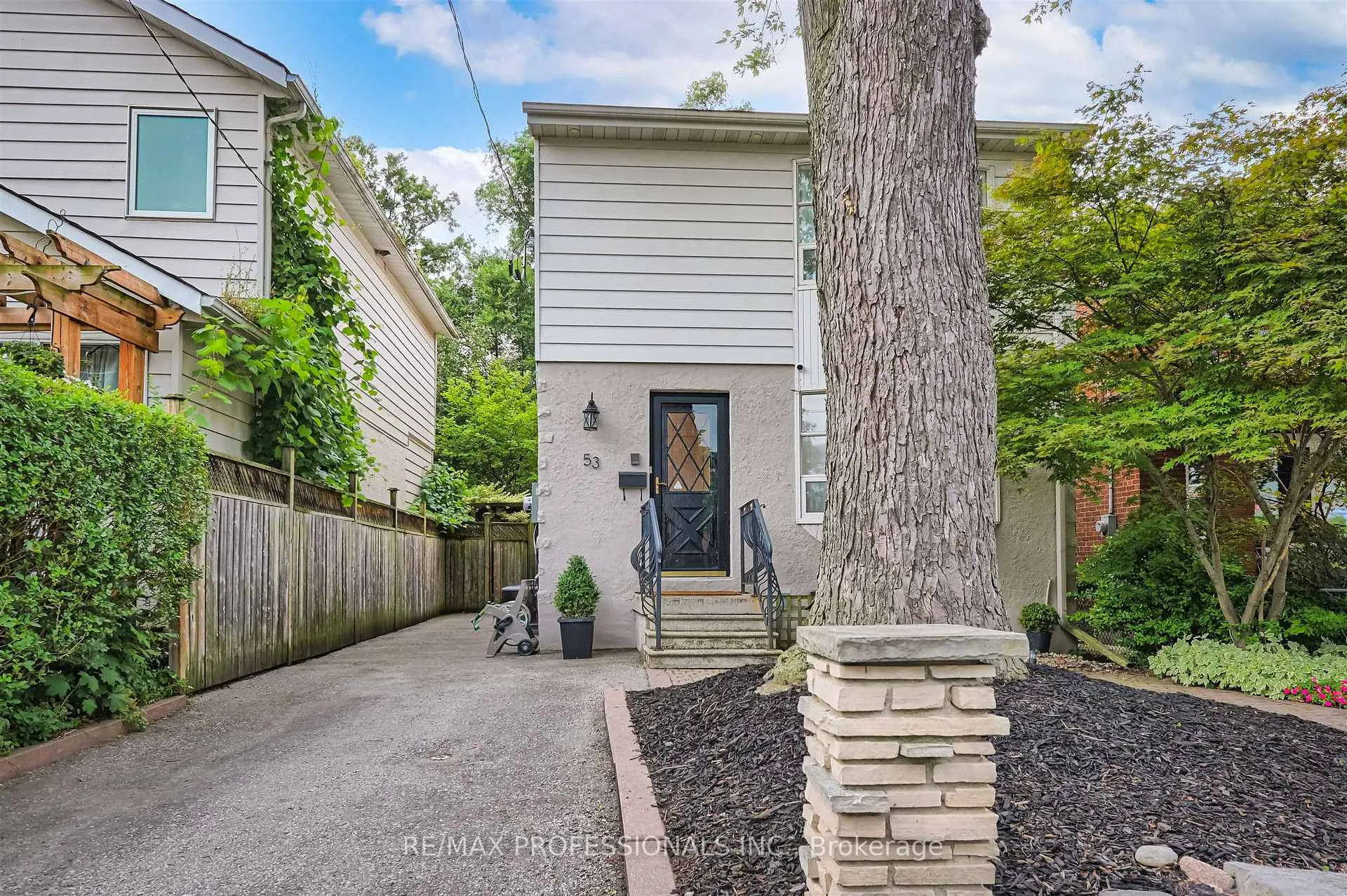 Photo 5 of 53 Tilden Crescent, Etobicoke, Humber Heights — HOMEH