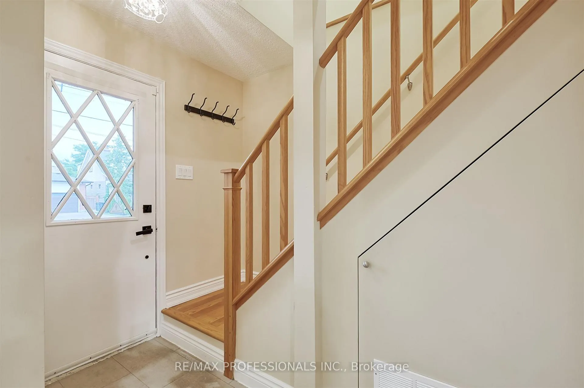Photo 8 of 53 Tilden Crescent, Etobicoke, Humber Heights — HOMEH