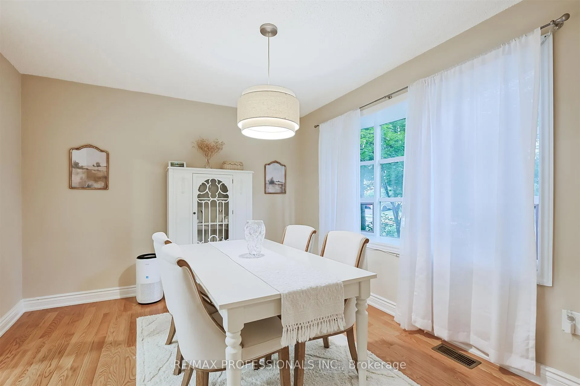Photo 10 of 53 Tilden Crescent, Etobicoke, Humber Heights — HOMEH