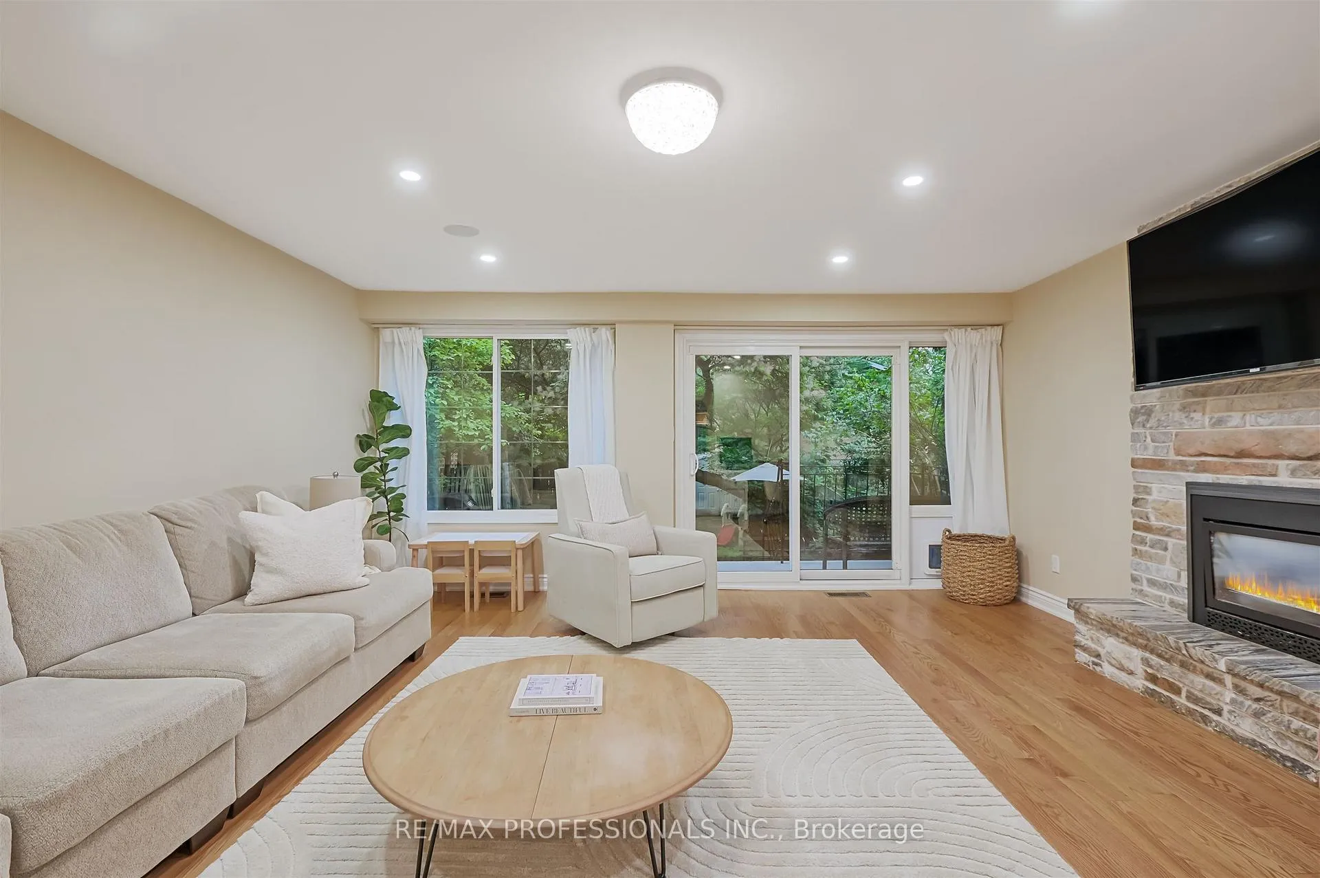 Photo 17 of 53 Tilden Crescent, Etobicoke, Humber Heights — HOMEH